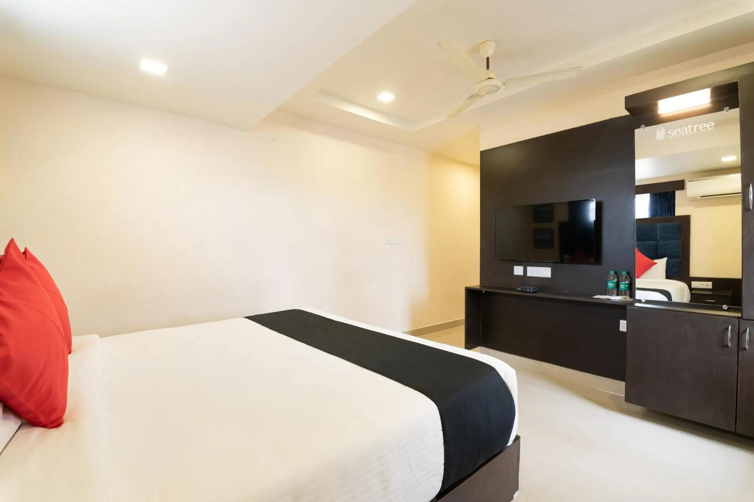 Bedroom, Bed in Capital O Seatree