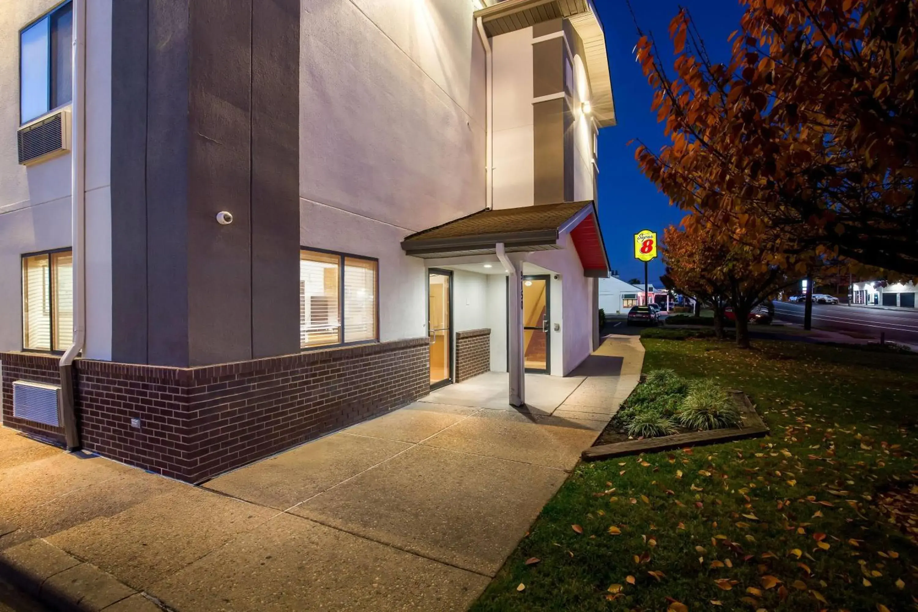 Property building in Super 8 by Wyndham College Park Wash DC Area Property building in Super 8 by Wyndham College Park Wash DC Area