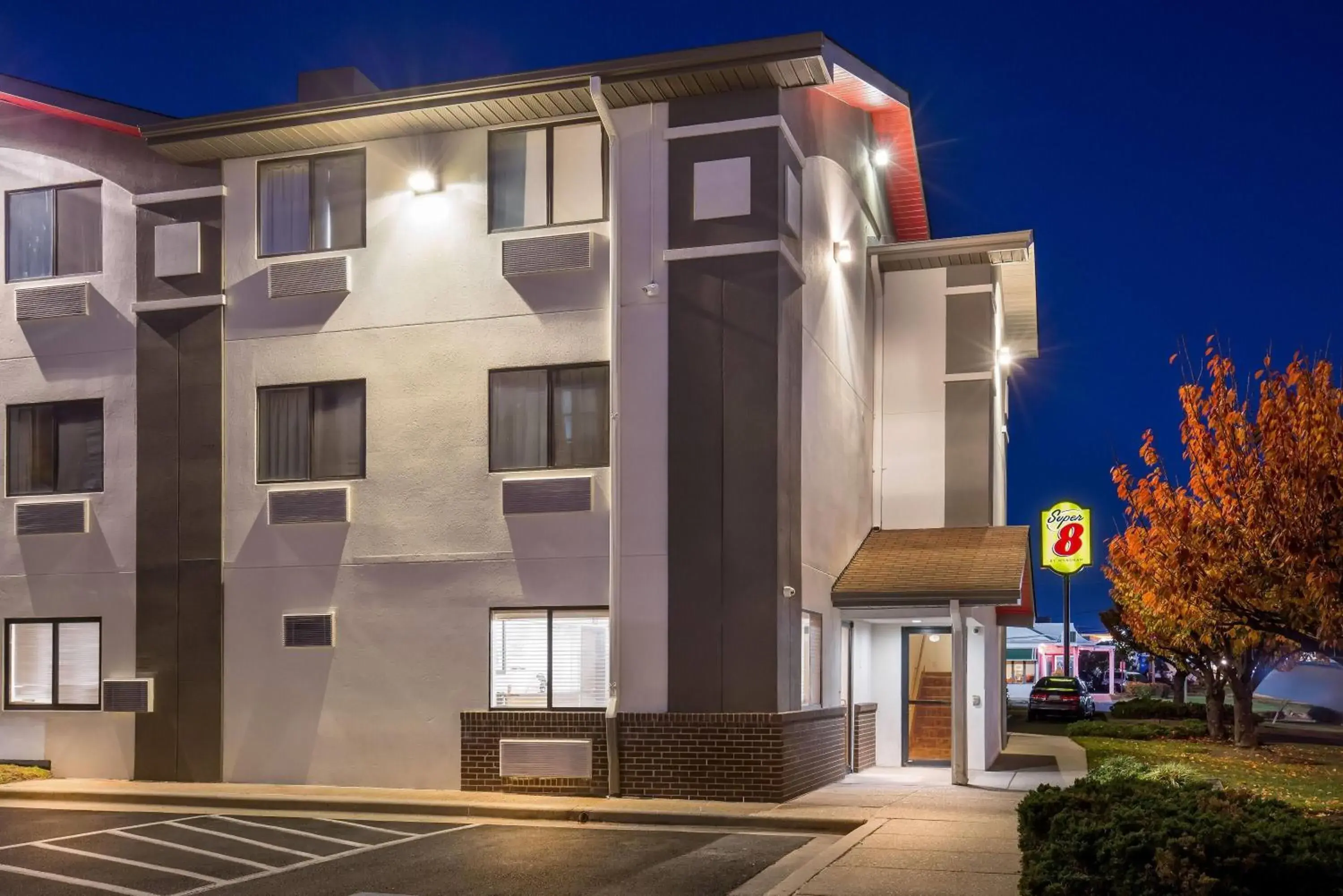 Property building in Super 8 by Wyndham College Park Wash DC Area Property building in Super 8 by Wyndham College Park Wash DC Area