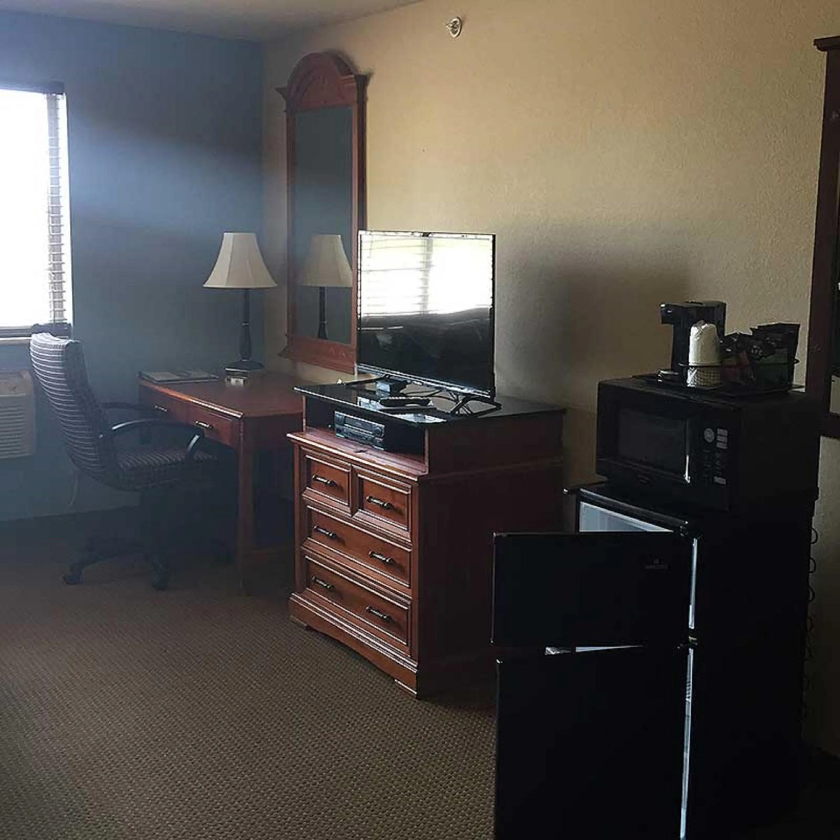 Photo of the whole room in Osceola Grand Hotel