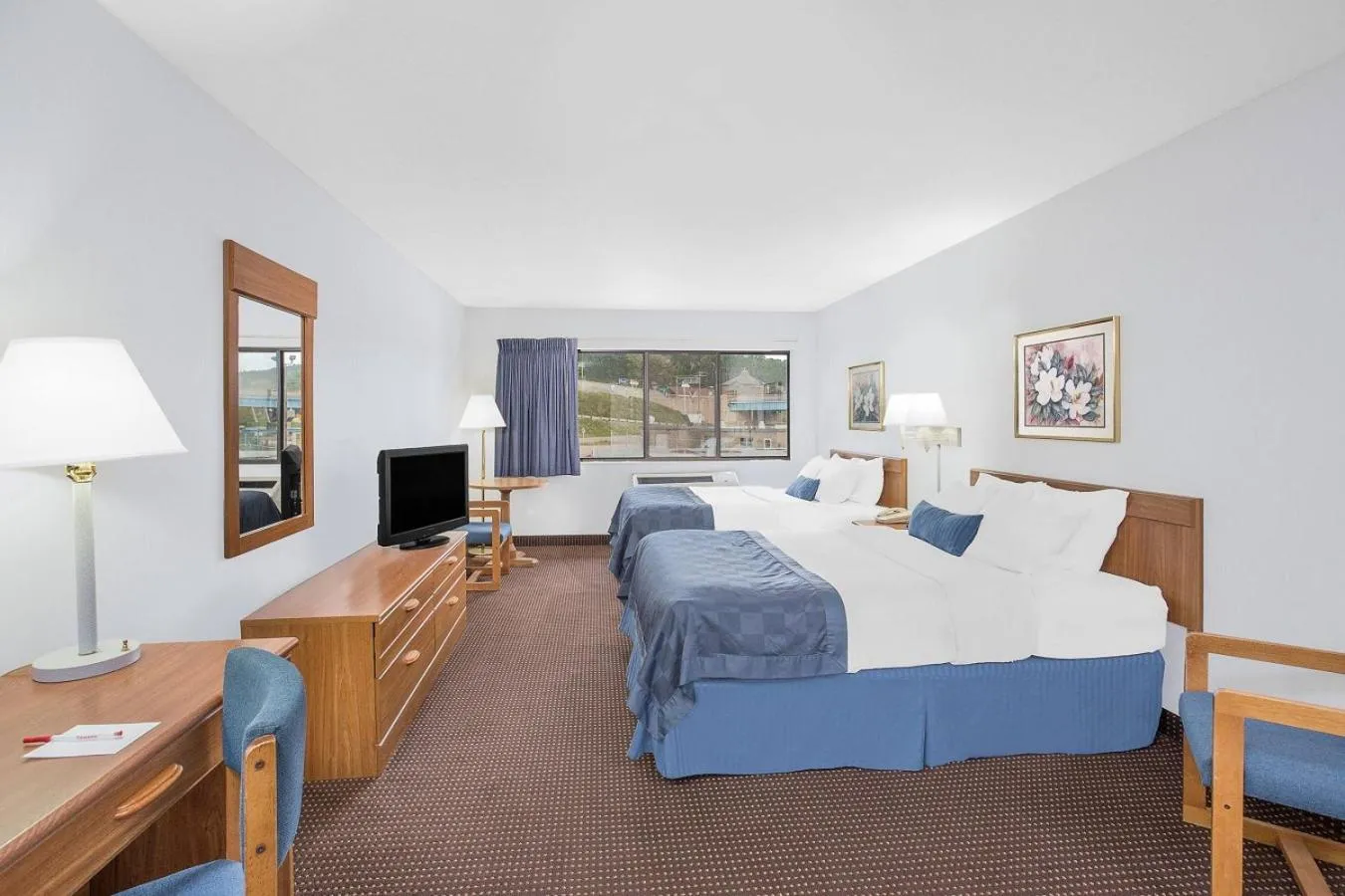 Bedroom, Bed in Ramada by Wyndham Hancock Waterfront