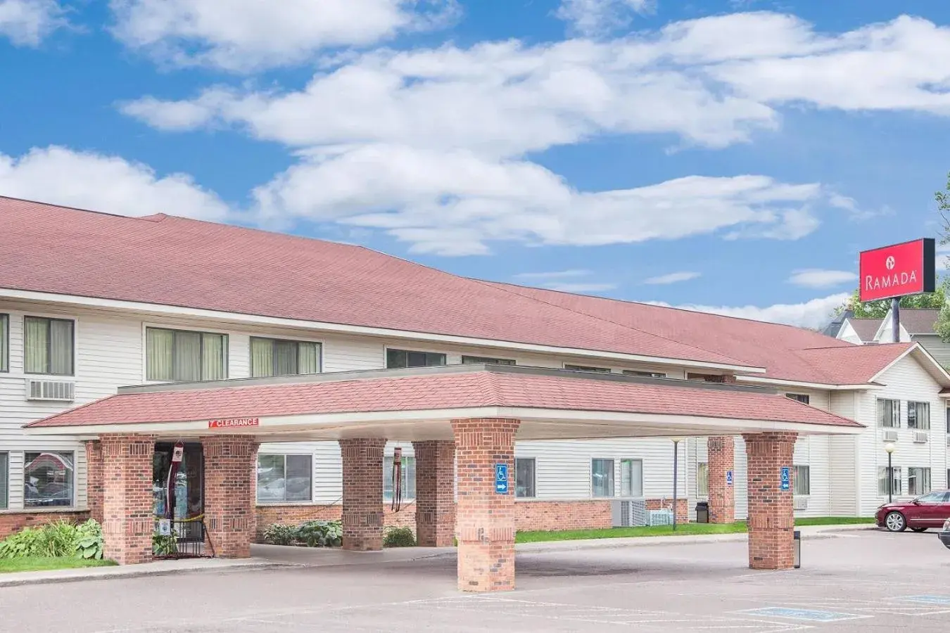 Property building in Ramada by Wyndham Hancock Waterfront Property building in Ramada by Wyndham Hancock Waterfront