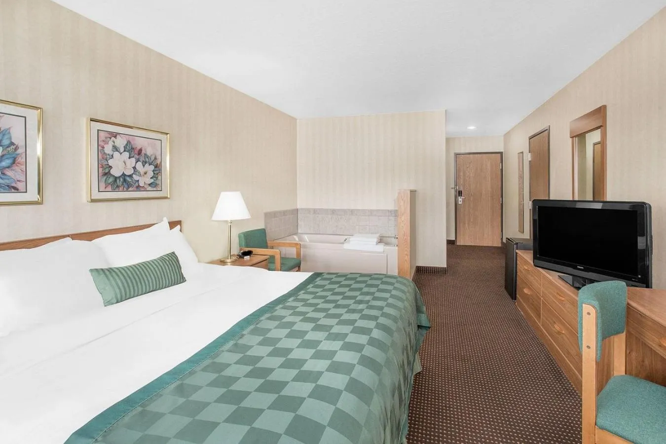 Bedroom, Bed in Ramada by Wyndham Hancock Waterfront