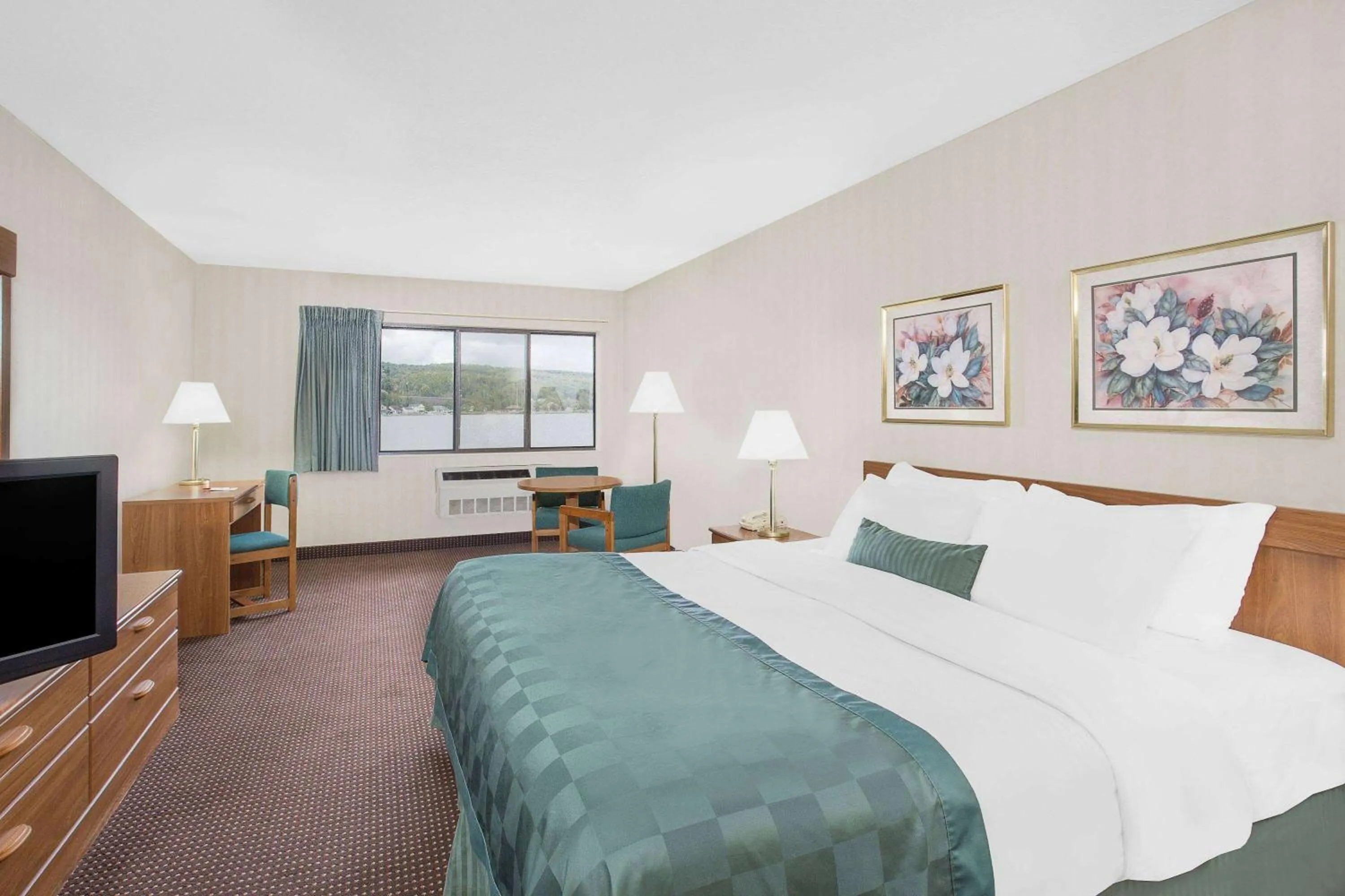 Photo of the whole room, Bed in Ramada by Wyndham Hancock Waterfront