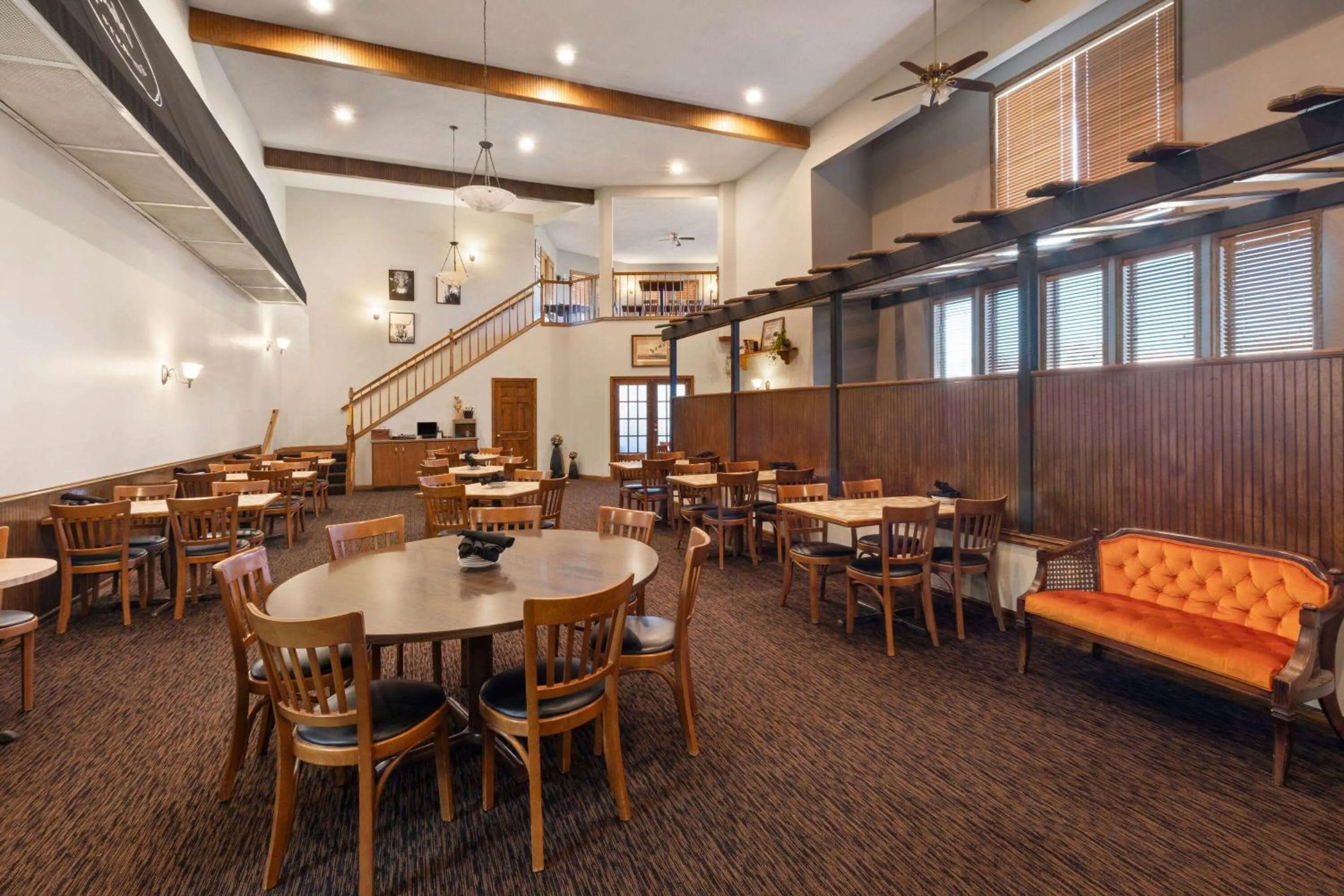 Restaurant/places to eat in Days Inn by Wyndham Hutchinson