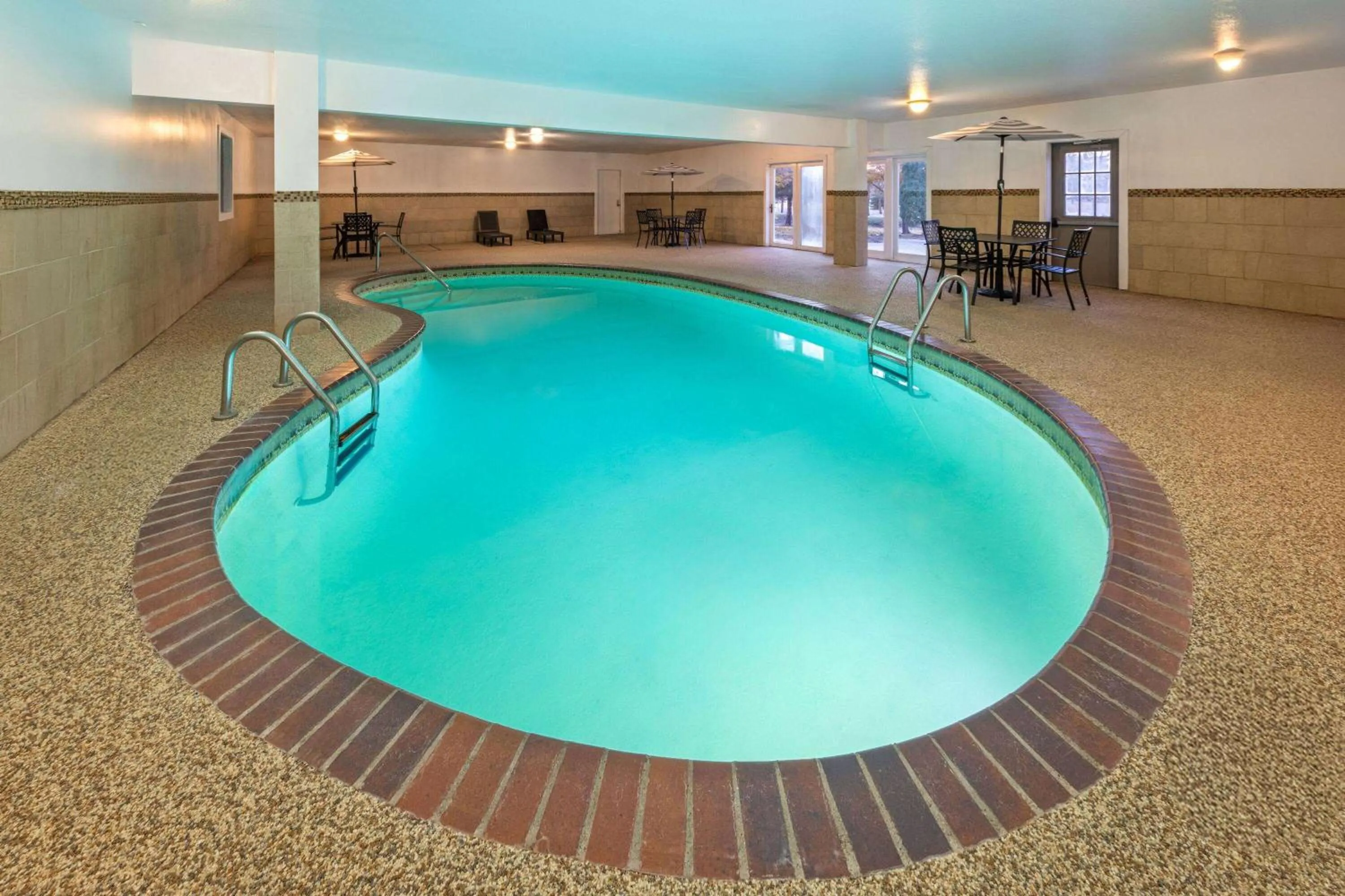Swimming pool in Days Inn by Wyndham Hutchinson