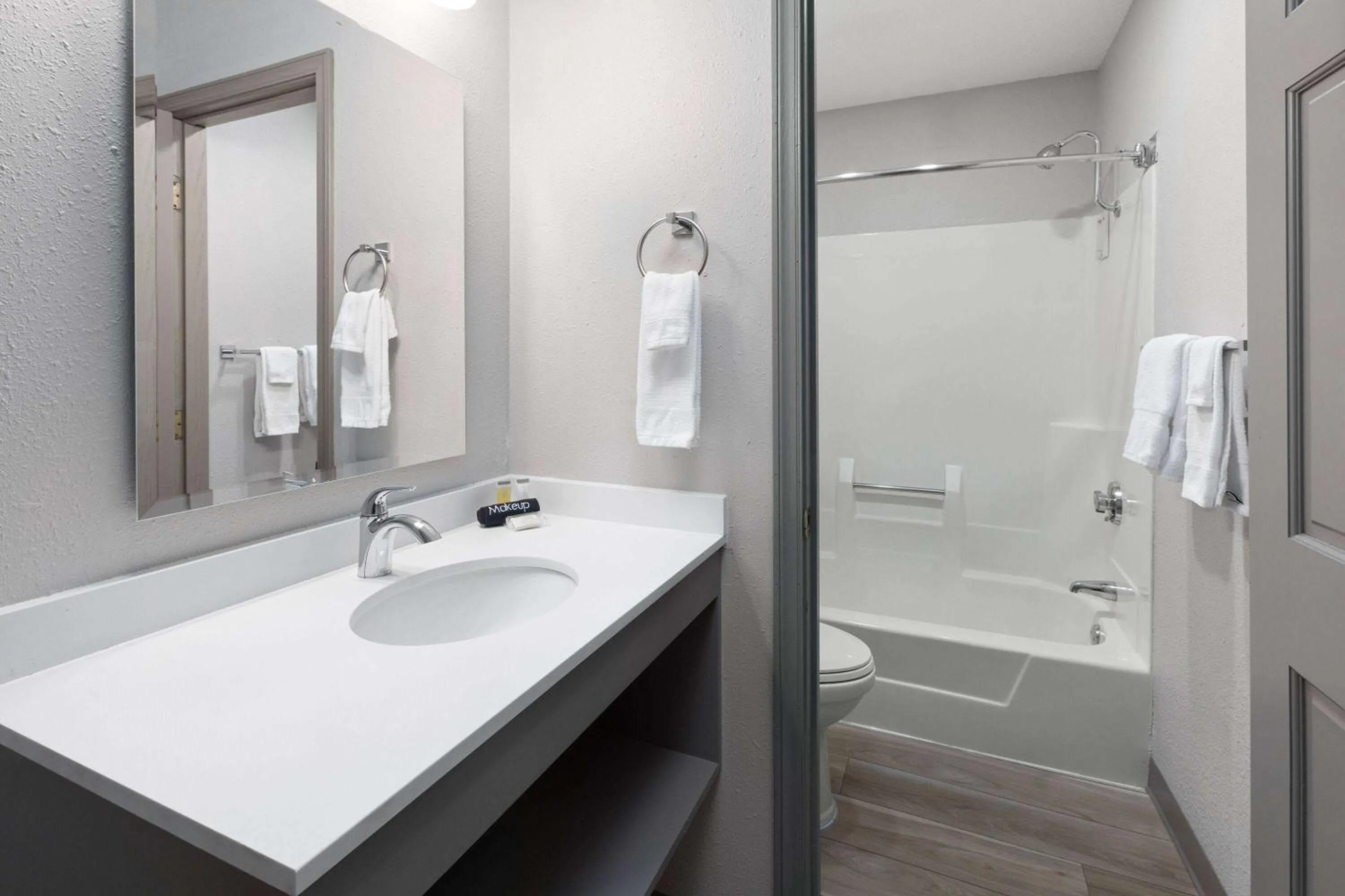 Bathroom in Days Inn by Wyndham Hutchinson