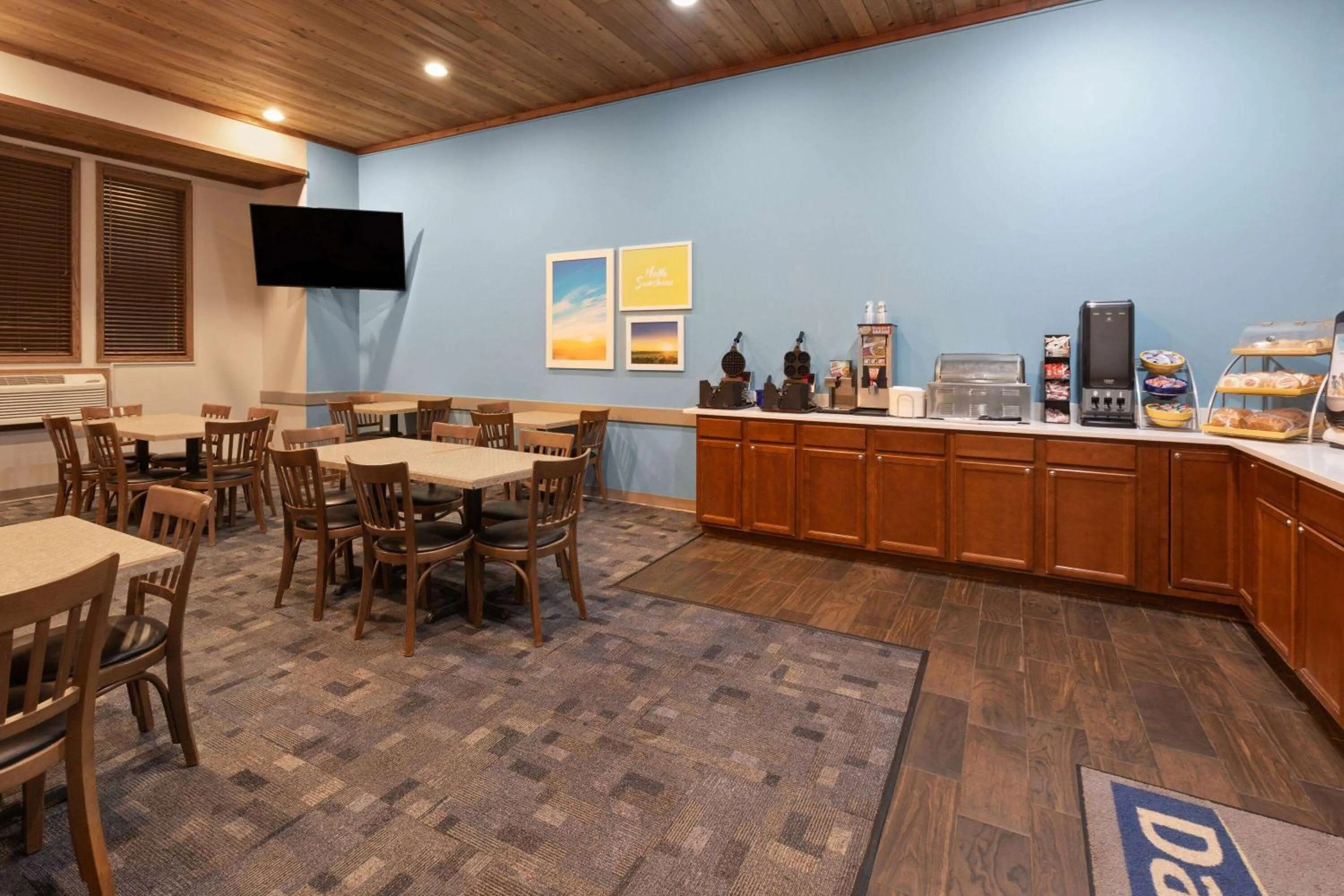 Breakfast in Days Inn by Wyndham Hutchinson