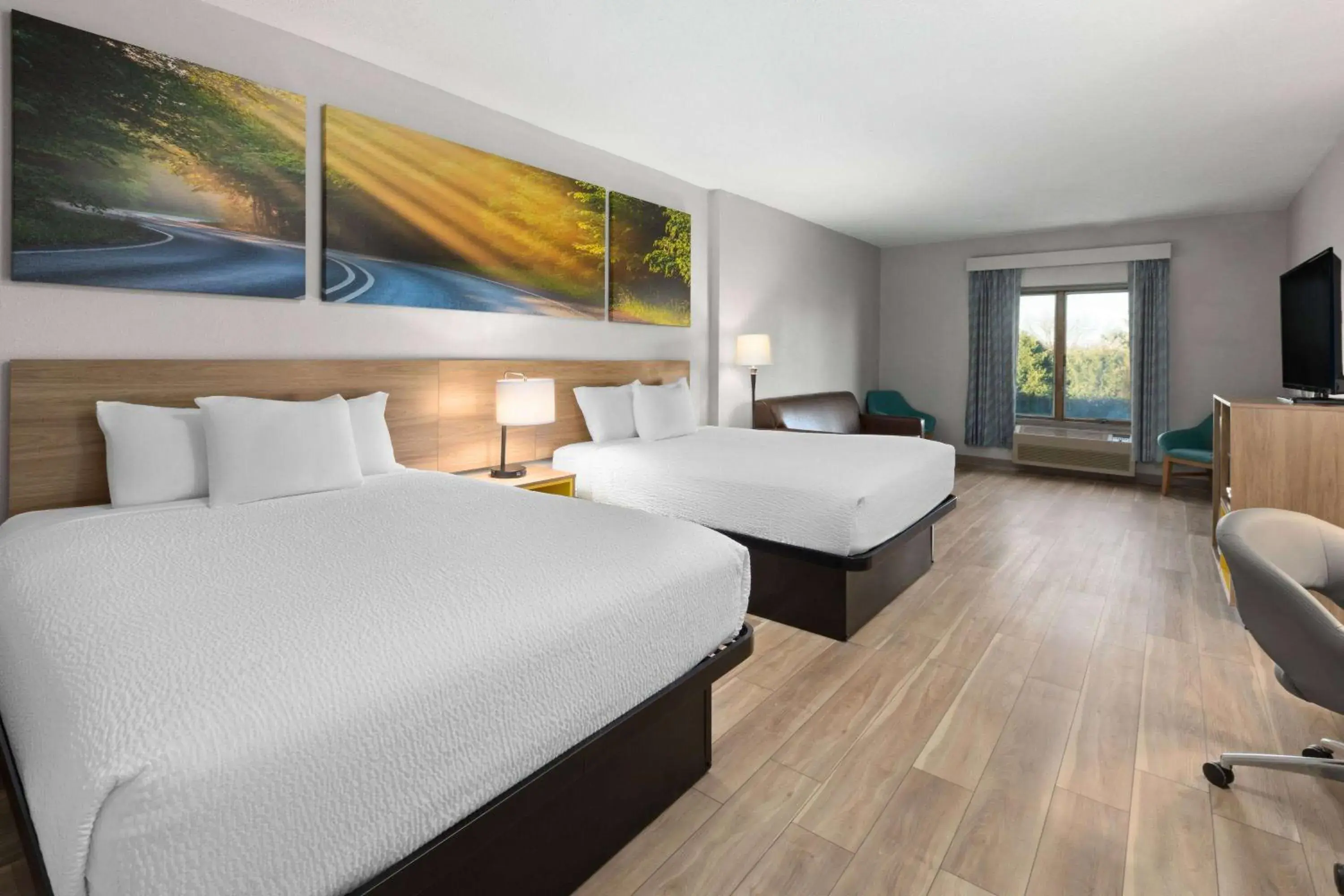 Photo of the whole room, Bed in Days Inn by Wyndham Hutchinson Photo of the whole room, Bed in Days Inn by Wyndham Hutchinson