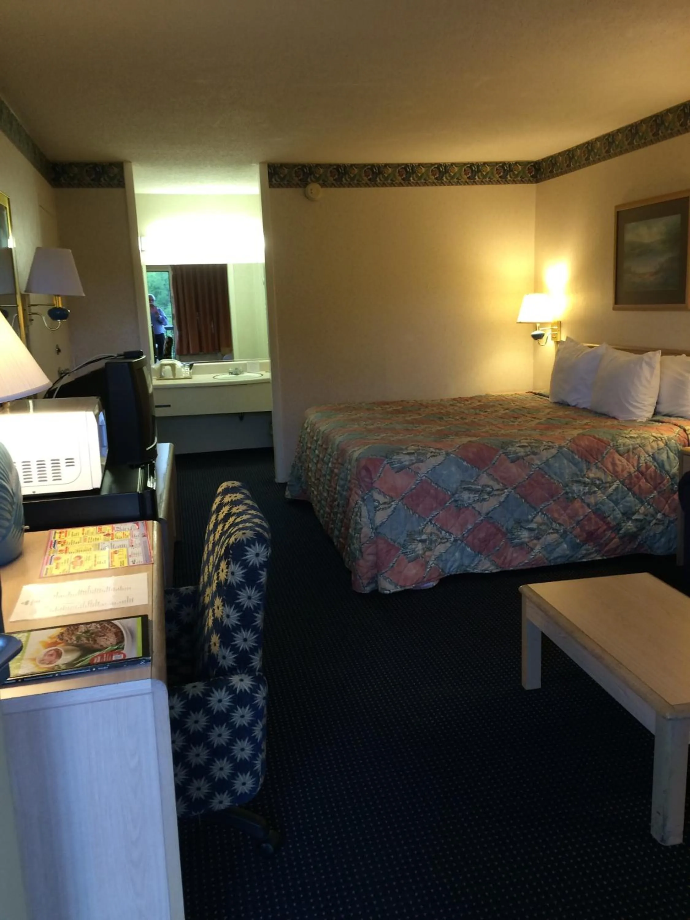 Photo of the whole room in Knights Inn Newport