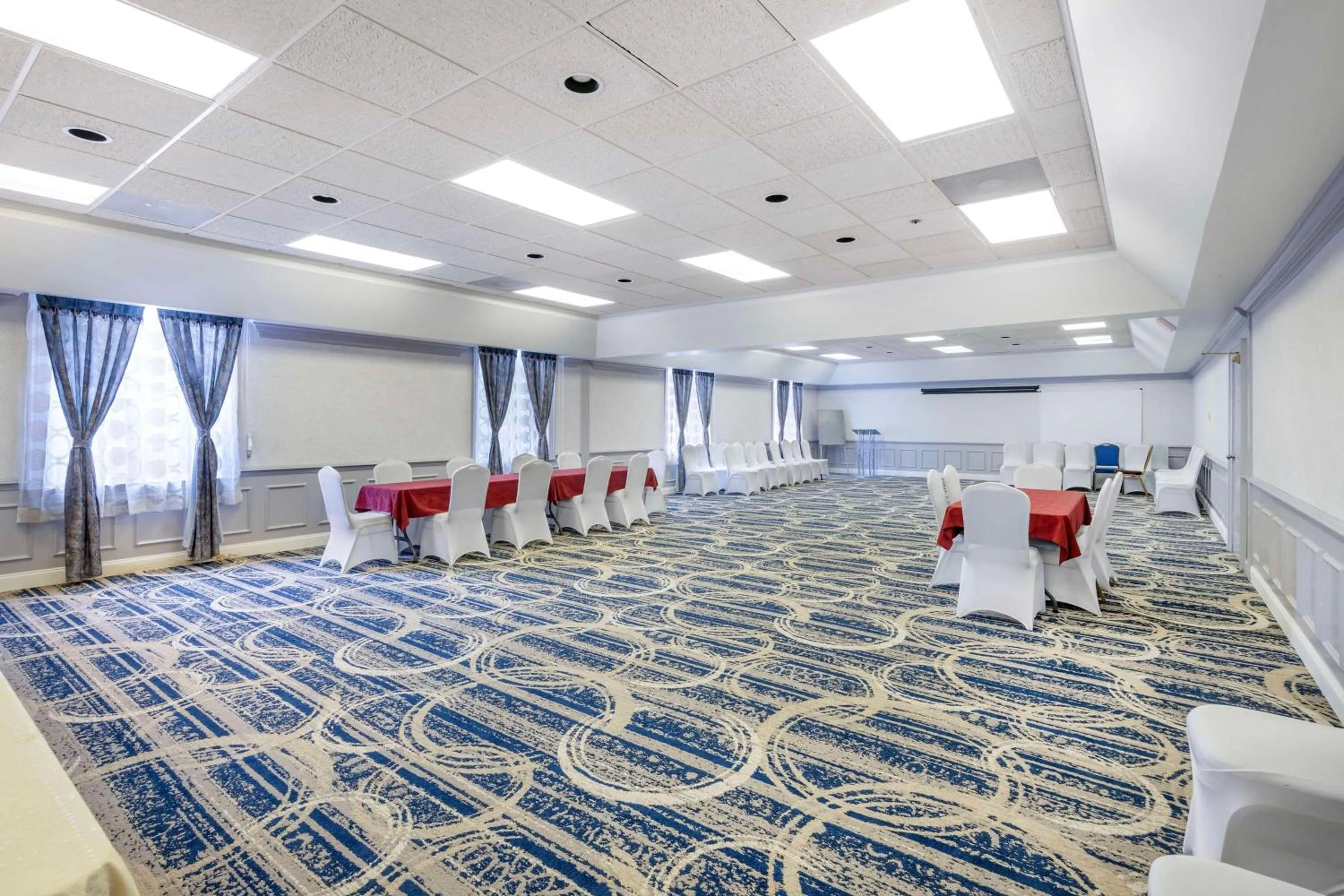 Meeting/conference room in Best Western Spring Hill Inn & Suites