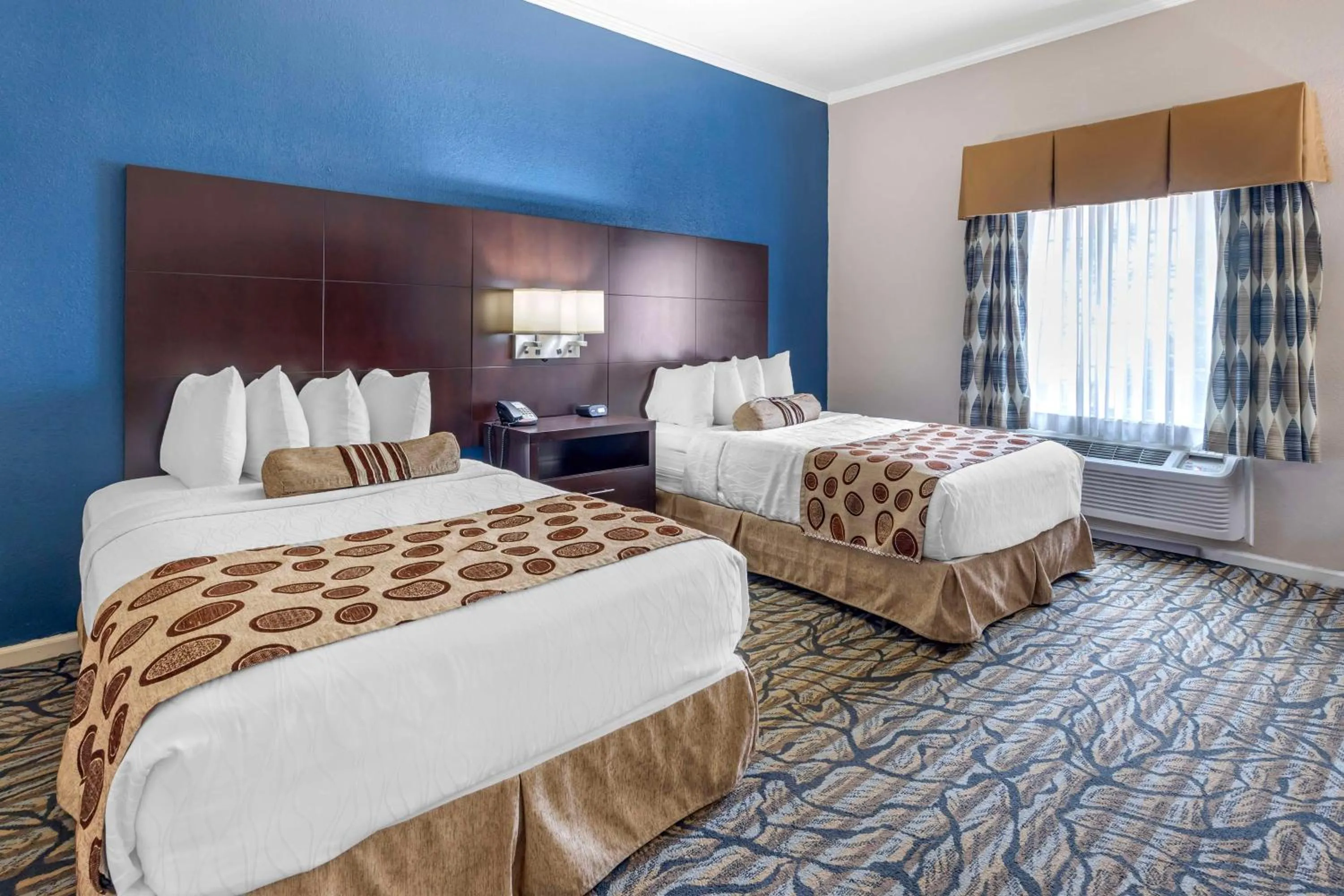 Bedroom, Bed in Best Western Spring Hill Inn & Suites