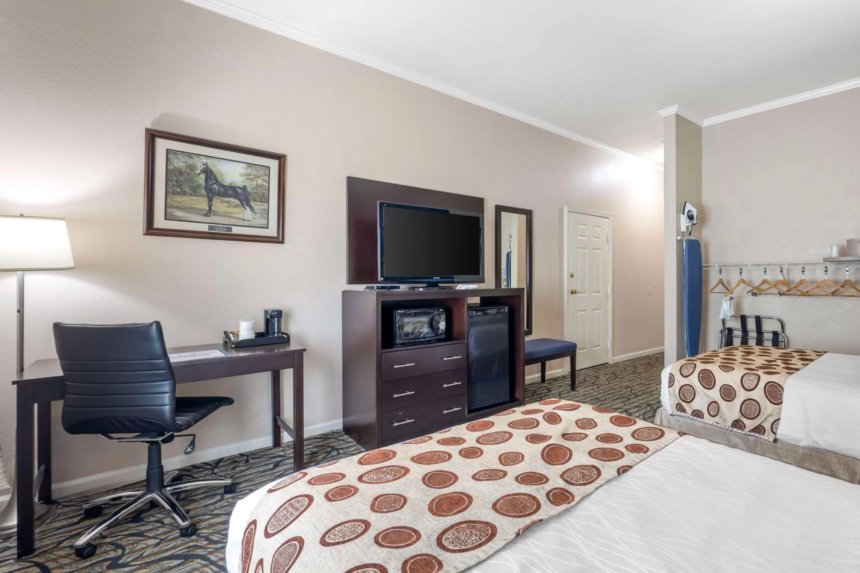Bedroom in Best Western Spring Hill Inn & Suites