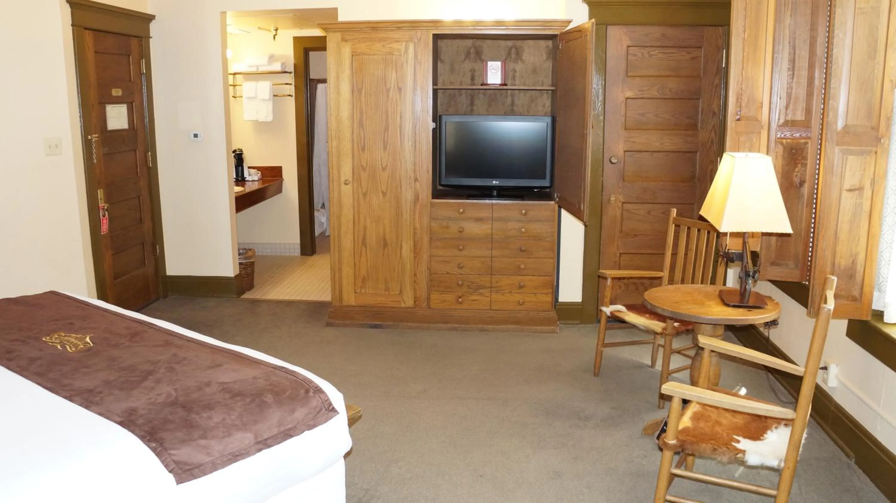 Bedroom, Bed in Stockyards Hotel