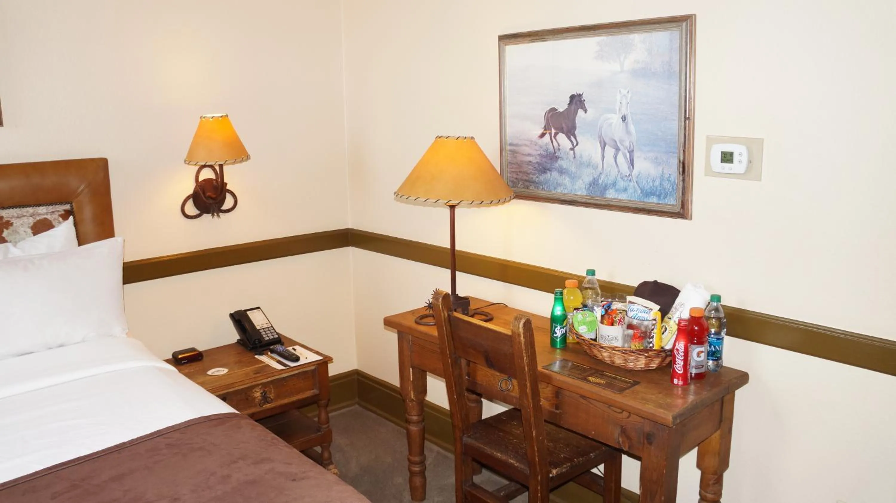 Seating area, Bed in Stockyards Hotel