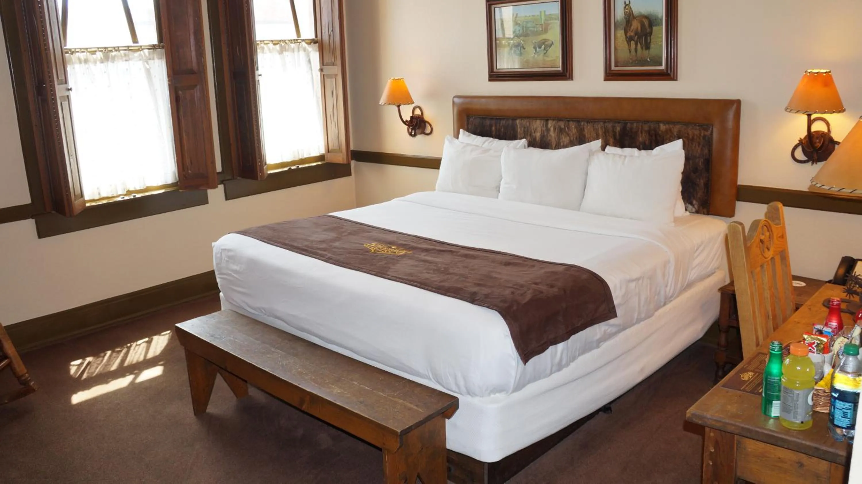 Bedroom, Bed in Stockyards Hotel