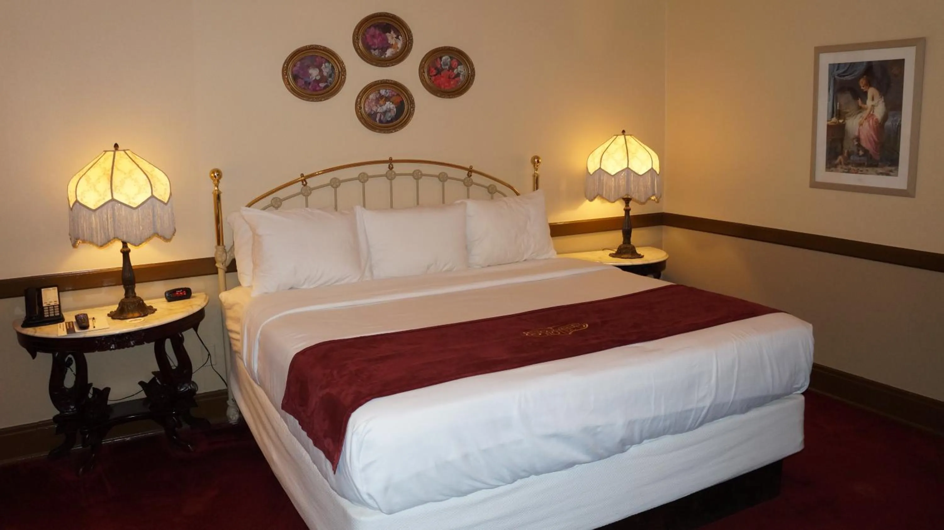 Bedroom, Bed in Stockyards Hotel