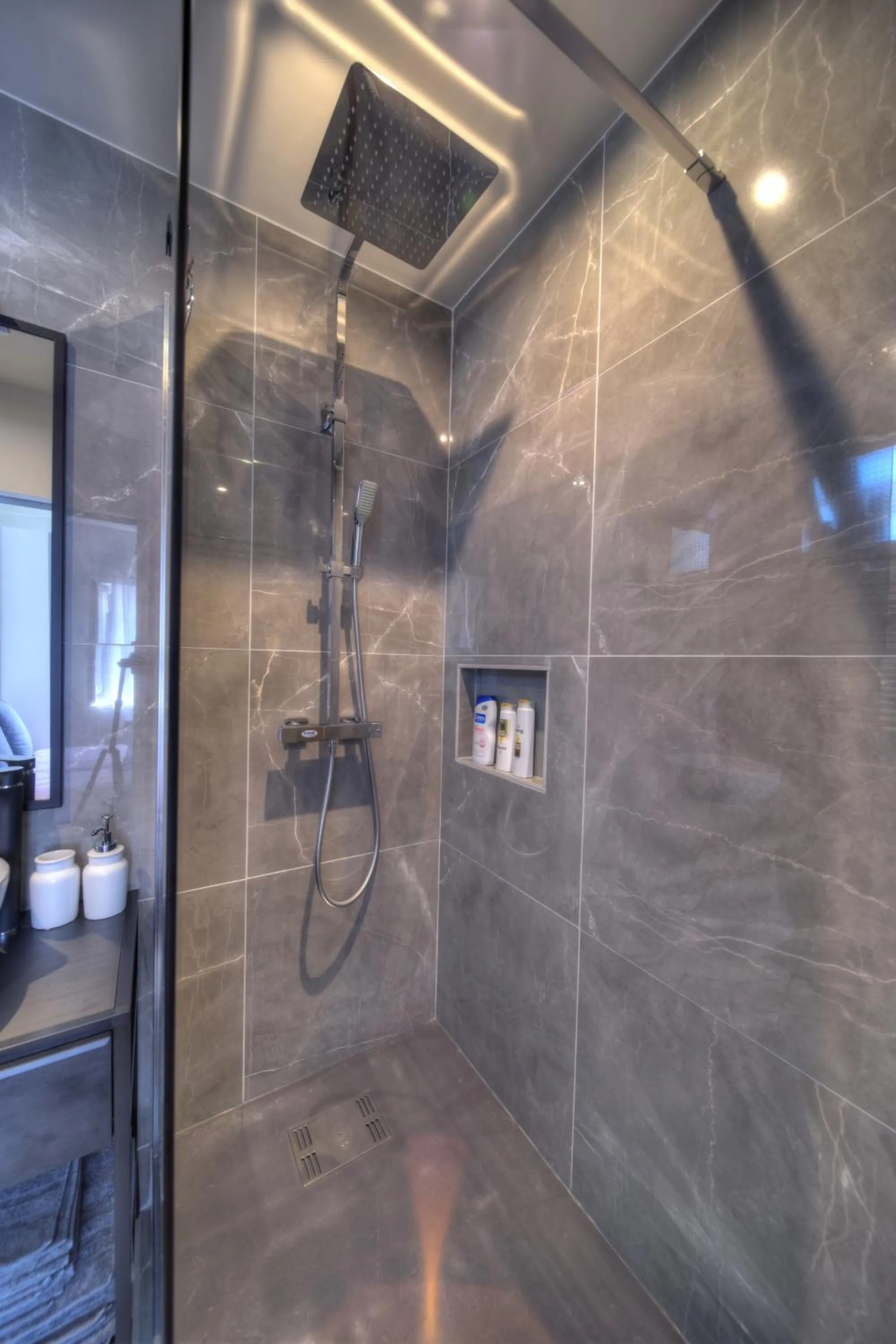 Shower in La petite Venise