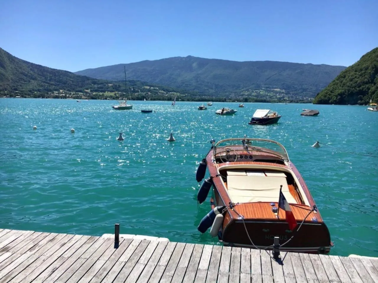 Nearby landmark in La petite Venise