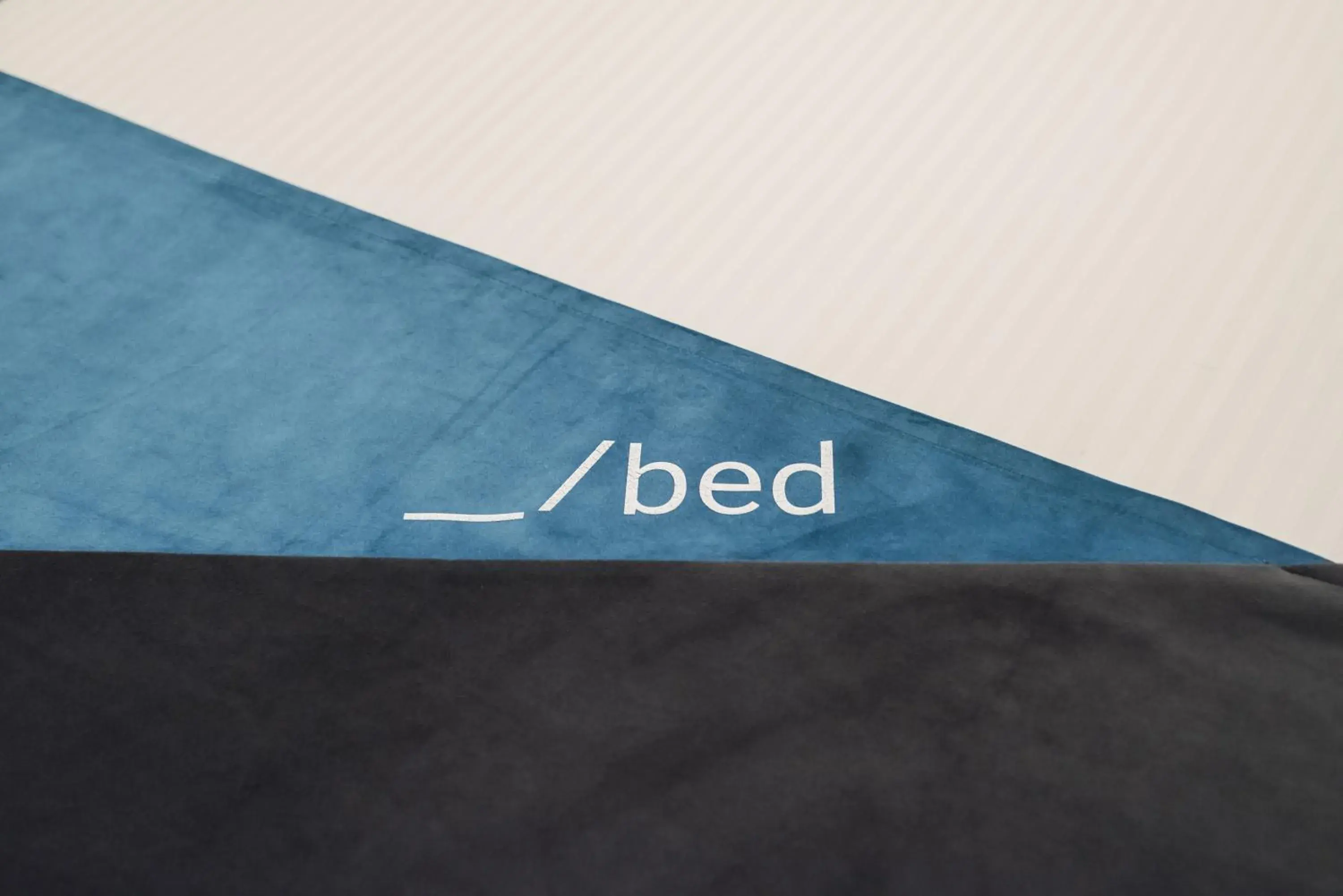 Logo/Certificate/Sign, Bed in slash kawasaki Logo/Certificate/Sign, Bed in slash kawasaki