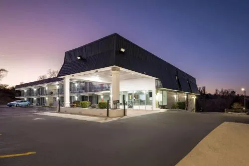 Super 8 by Wyndham Kingsport /I-81