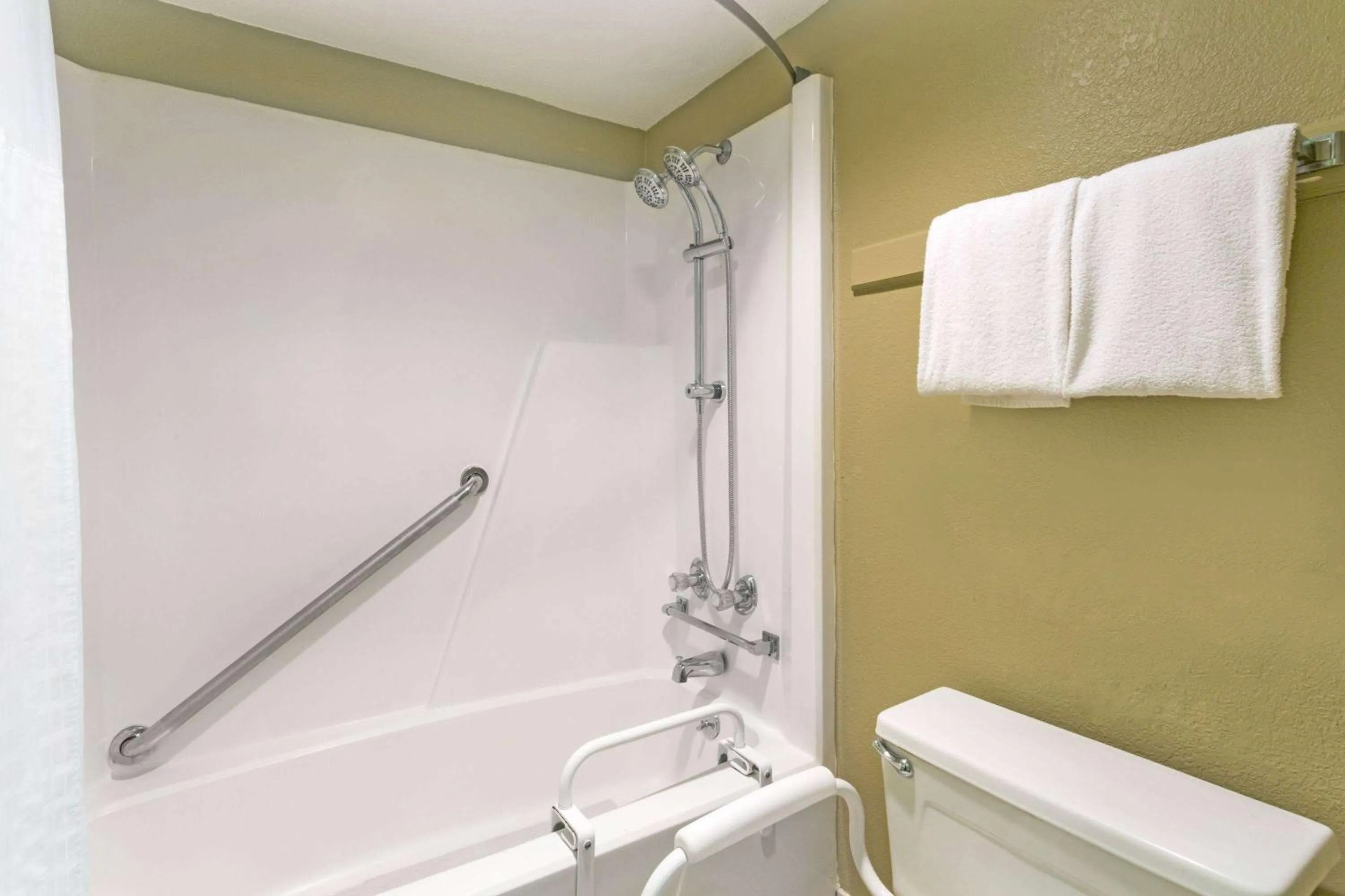 Bathroom in Super 8 by Wyndham Kingsport /I-81