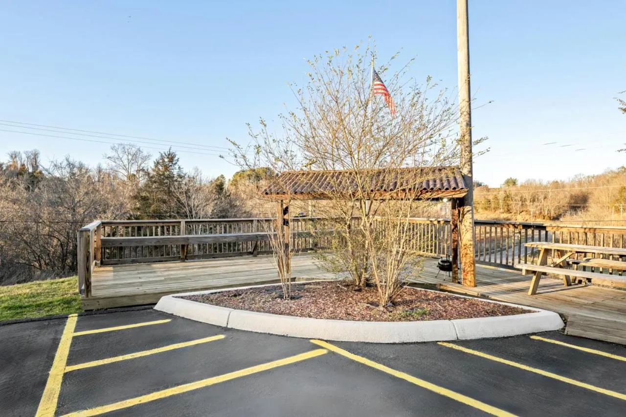 Super 8 by Wyndham Kingsport /I-81