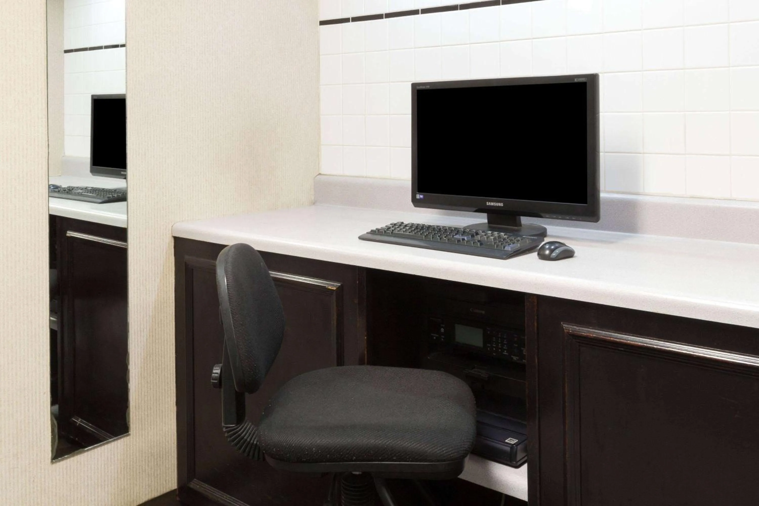 Business facilities in Super 8 by Wyndham Kingsport /I-81