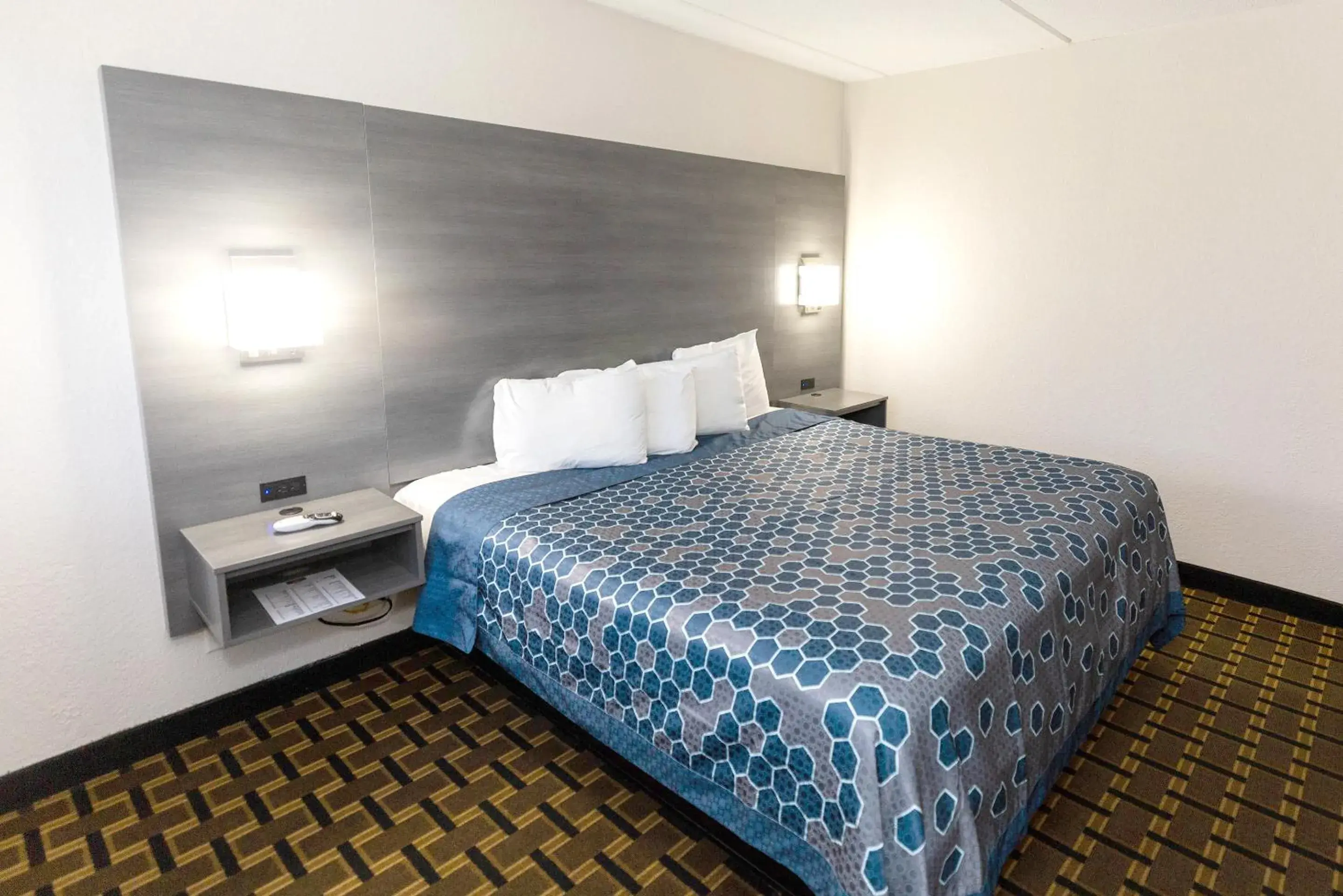 Bed in Coratel Inn & Suites by Jasper Mankato Bed in Coratel Inn & Suites by Jasper Mankato