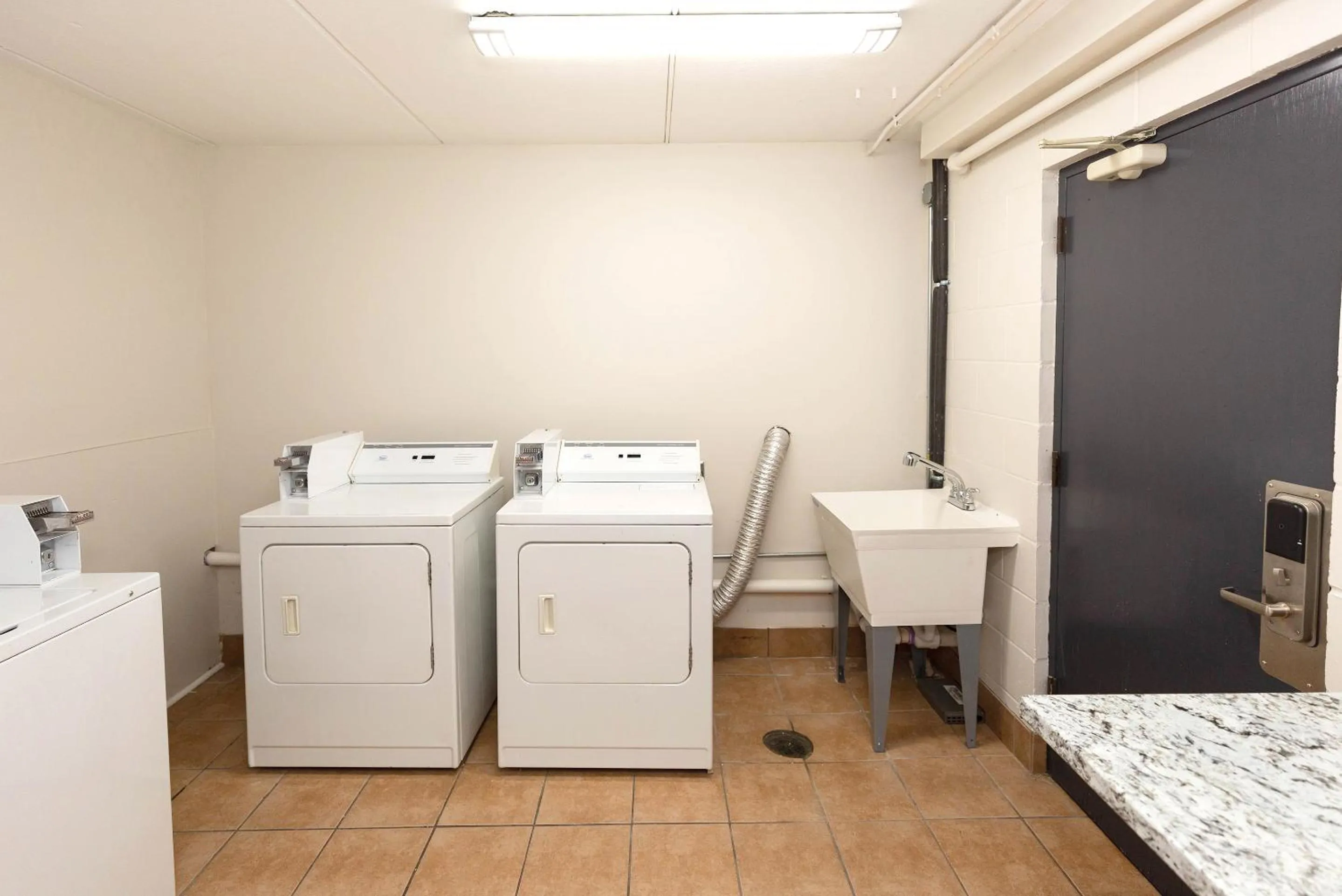 laundry in Coratel Inn & Suites by Jasper Mankato