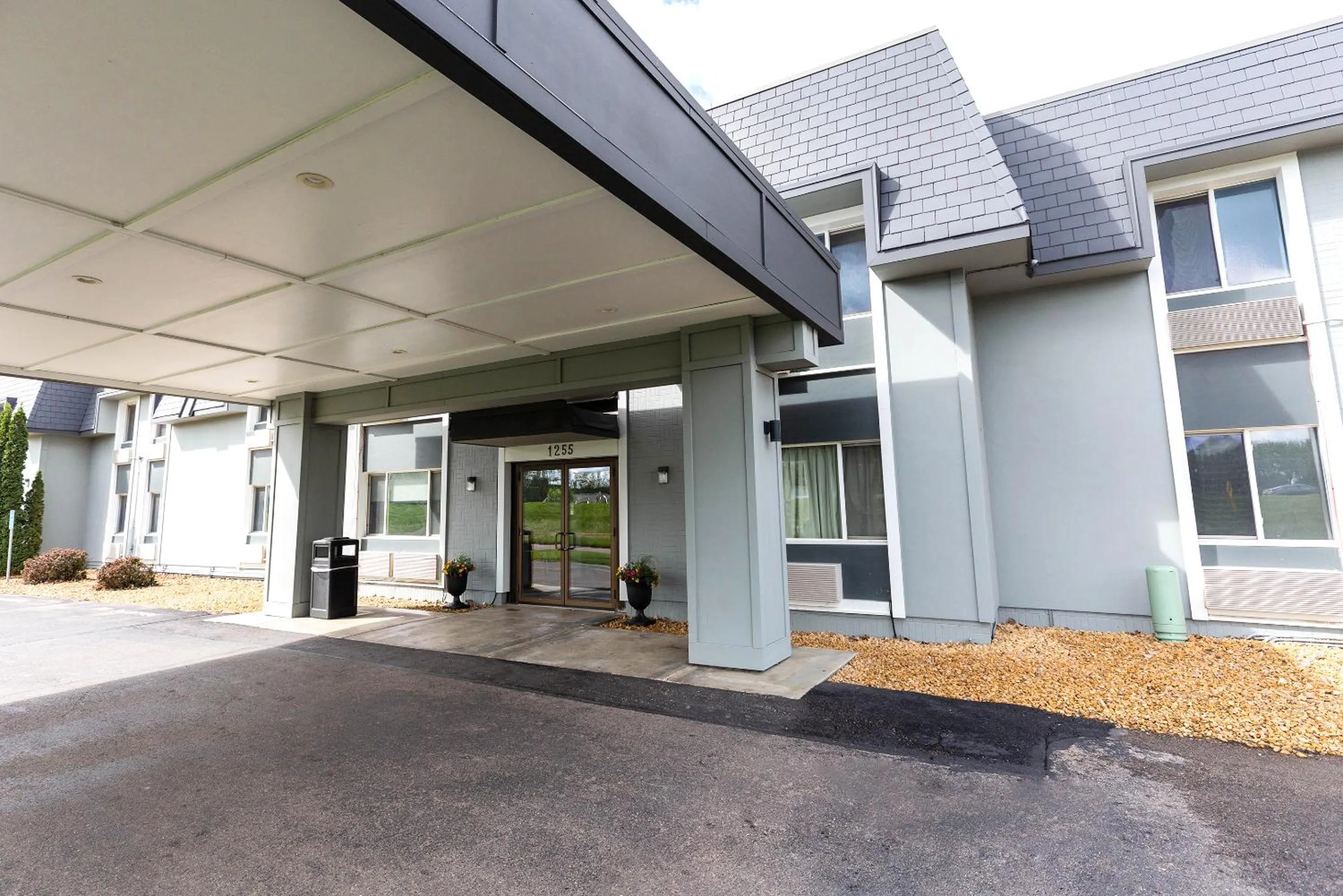 Property building in Coratel Inn & Suites by Jasper Mankato