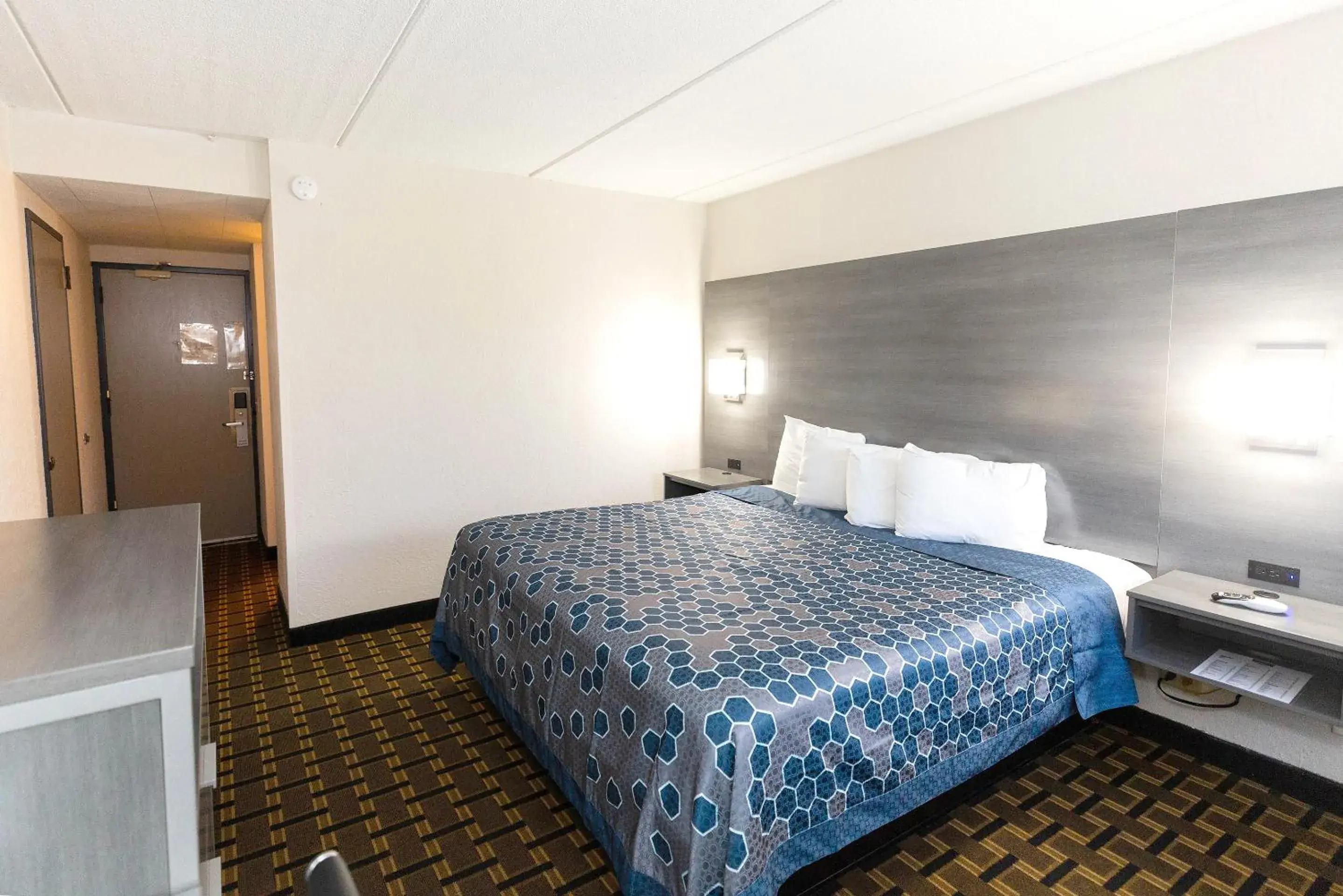 Bed in Coratel Inn & Suites by Jasper Mankato Bed in Coratel Inn & Suites by Jasper Mankato