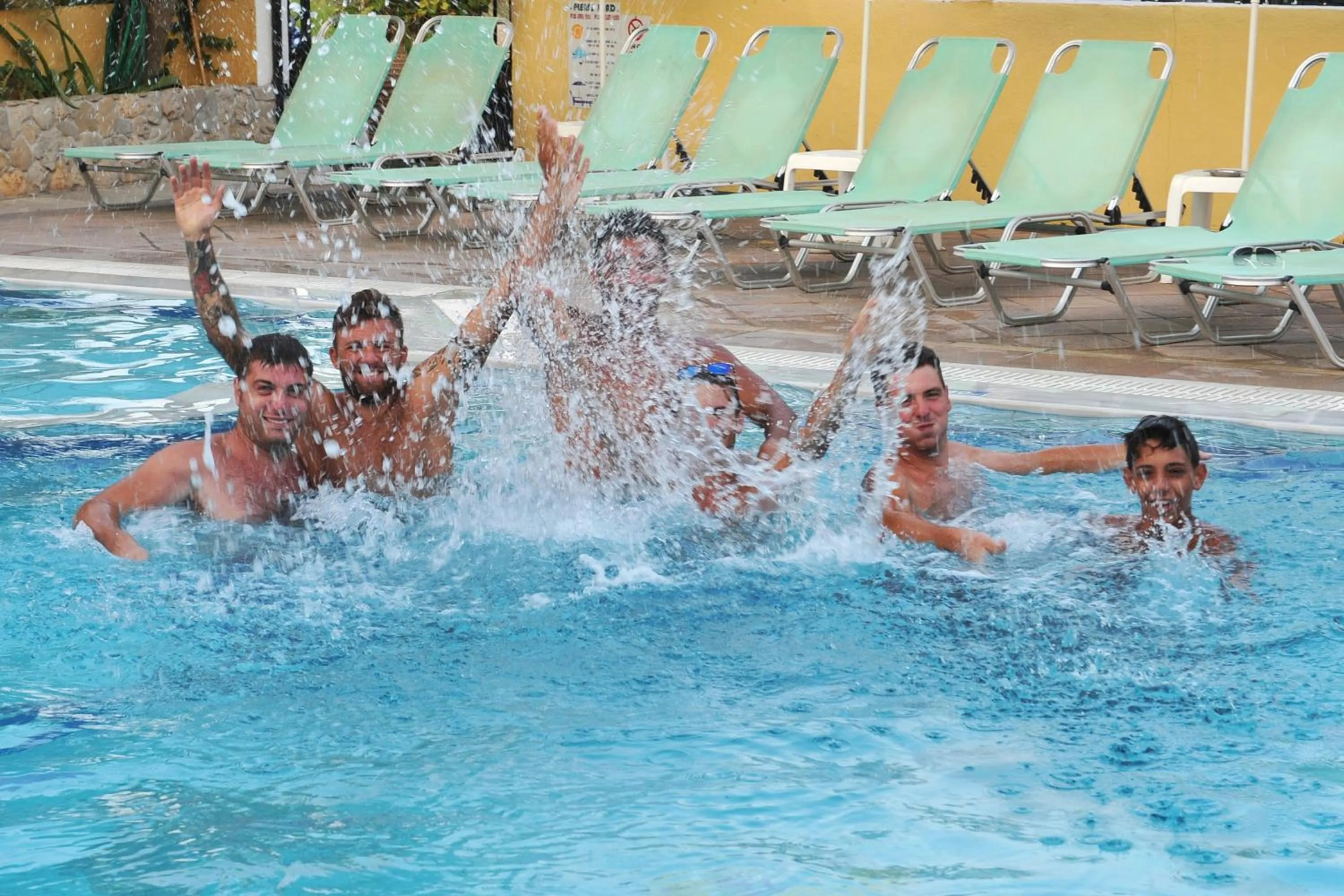 Makis louvlis apartments