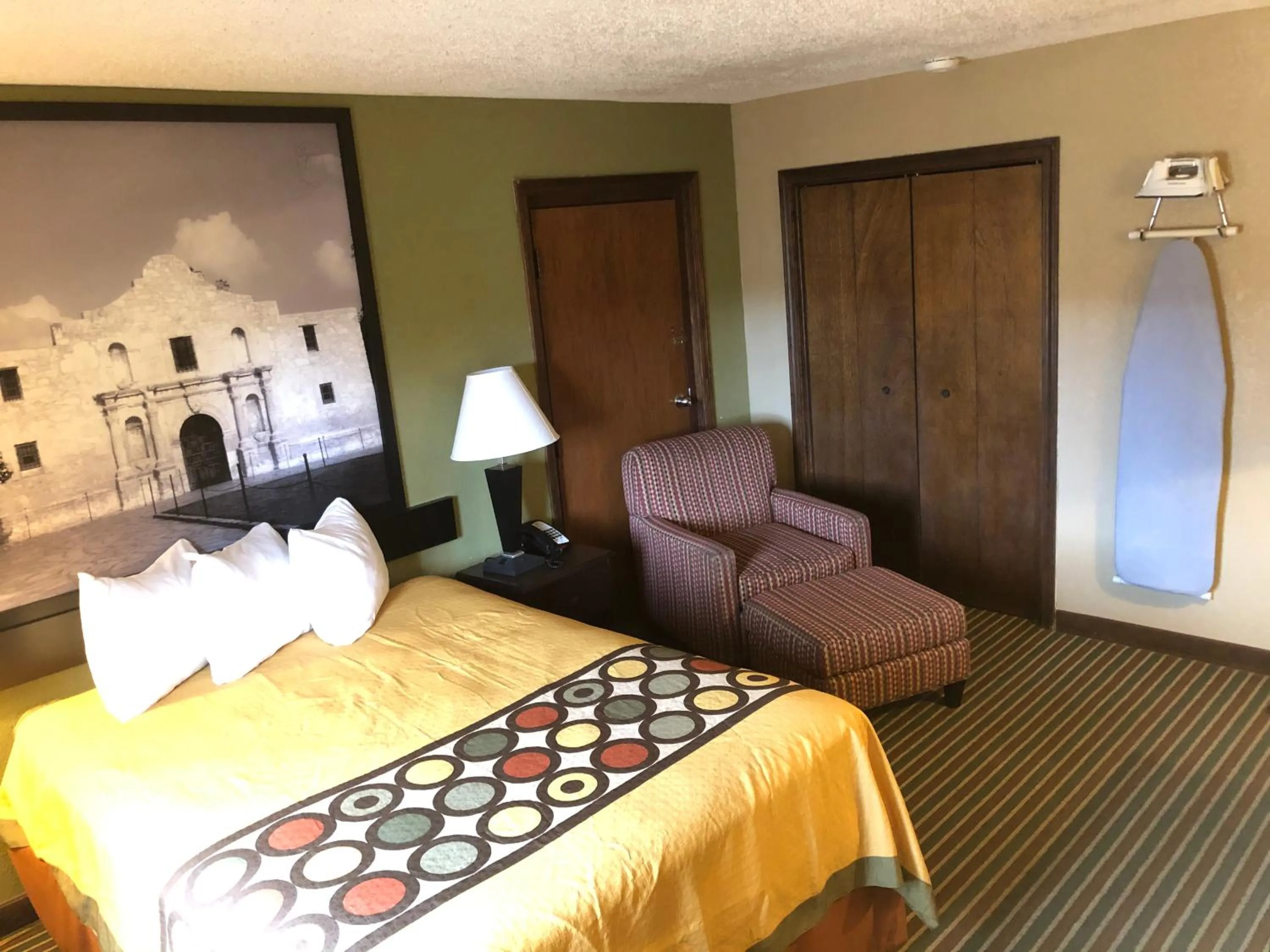 Bed in Super 8 by Wyndham Harrison AR