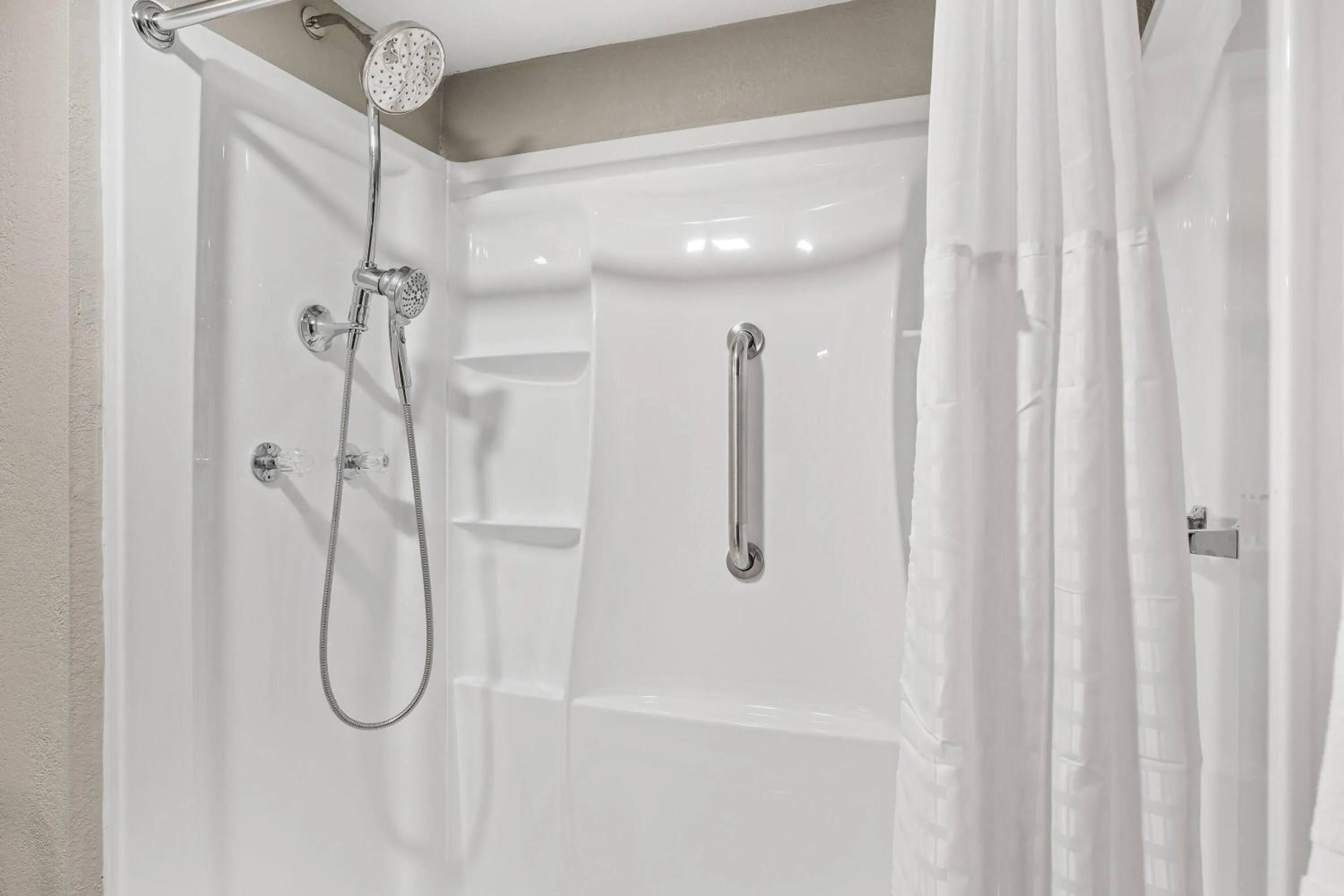 Bathroom in Super 8 by Wyndham Harrison AR