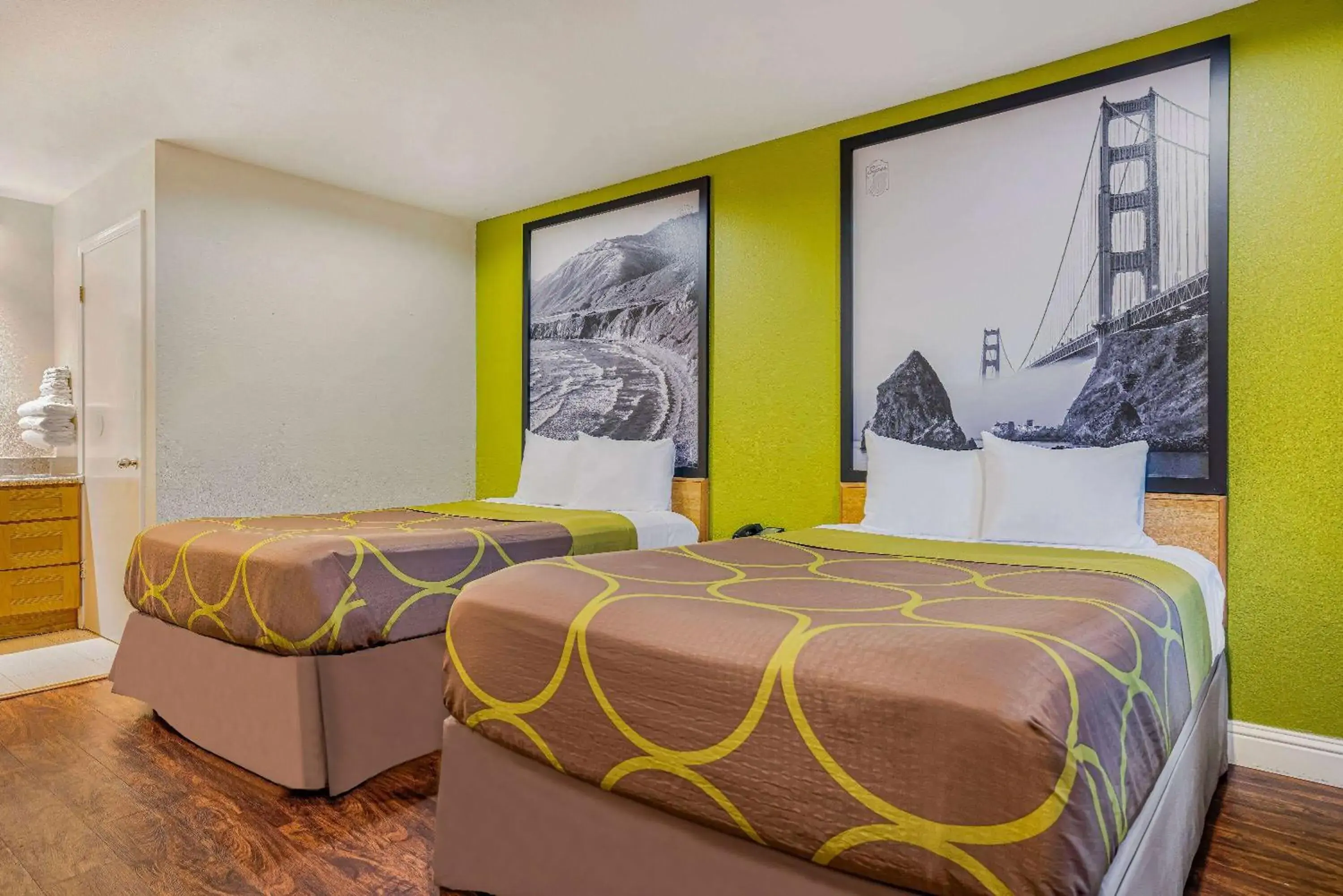 Bed in Super 8 by Wyndham Auburn Bed in Super 8 by Wyndham Auburn