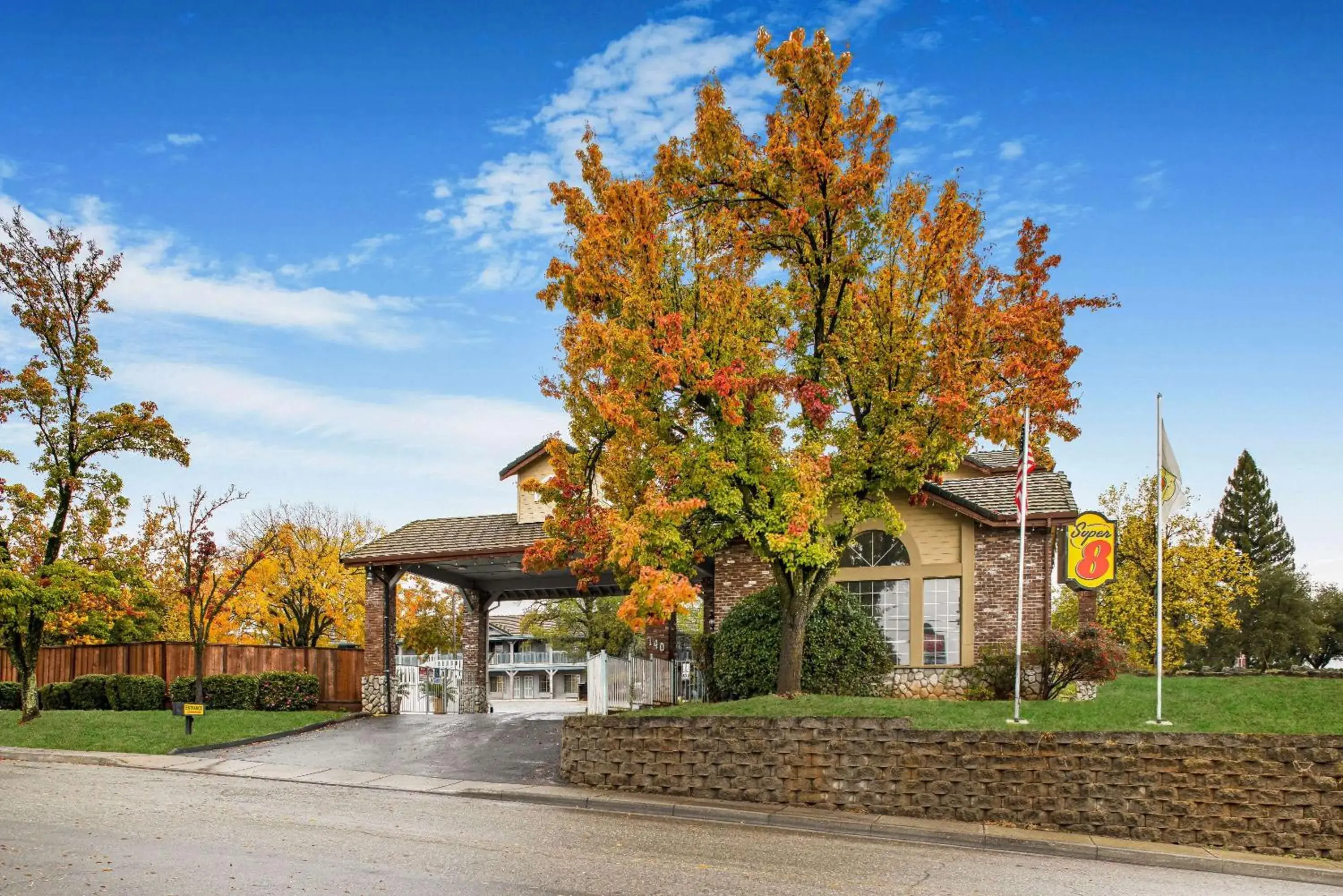 Property building in Super 8 by Wyndham Auburn Property building in Super 8 by Wyndham Auburn