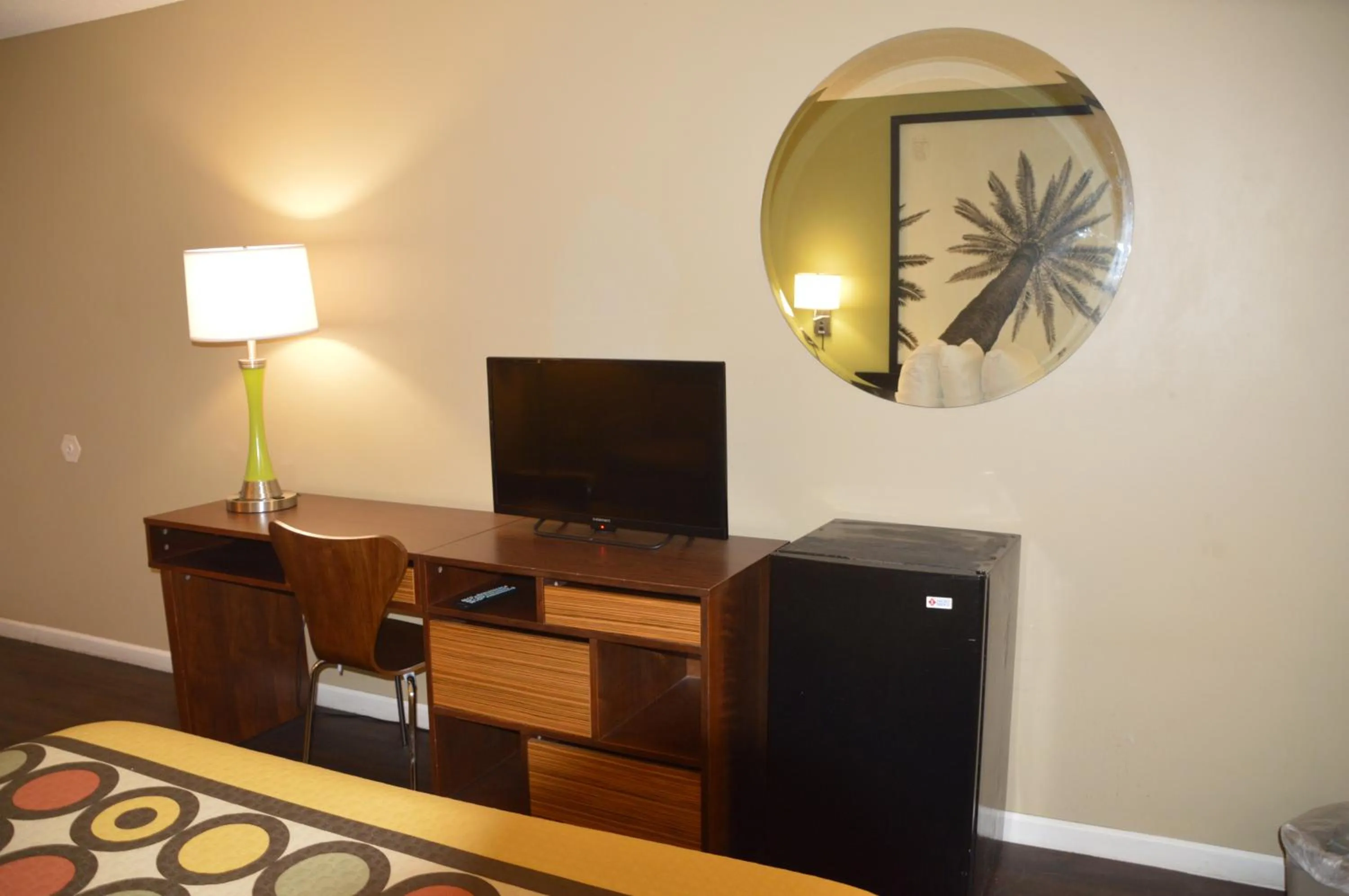 TV and multimedia, Bed in Super 8 by Wyndham Monticello