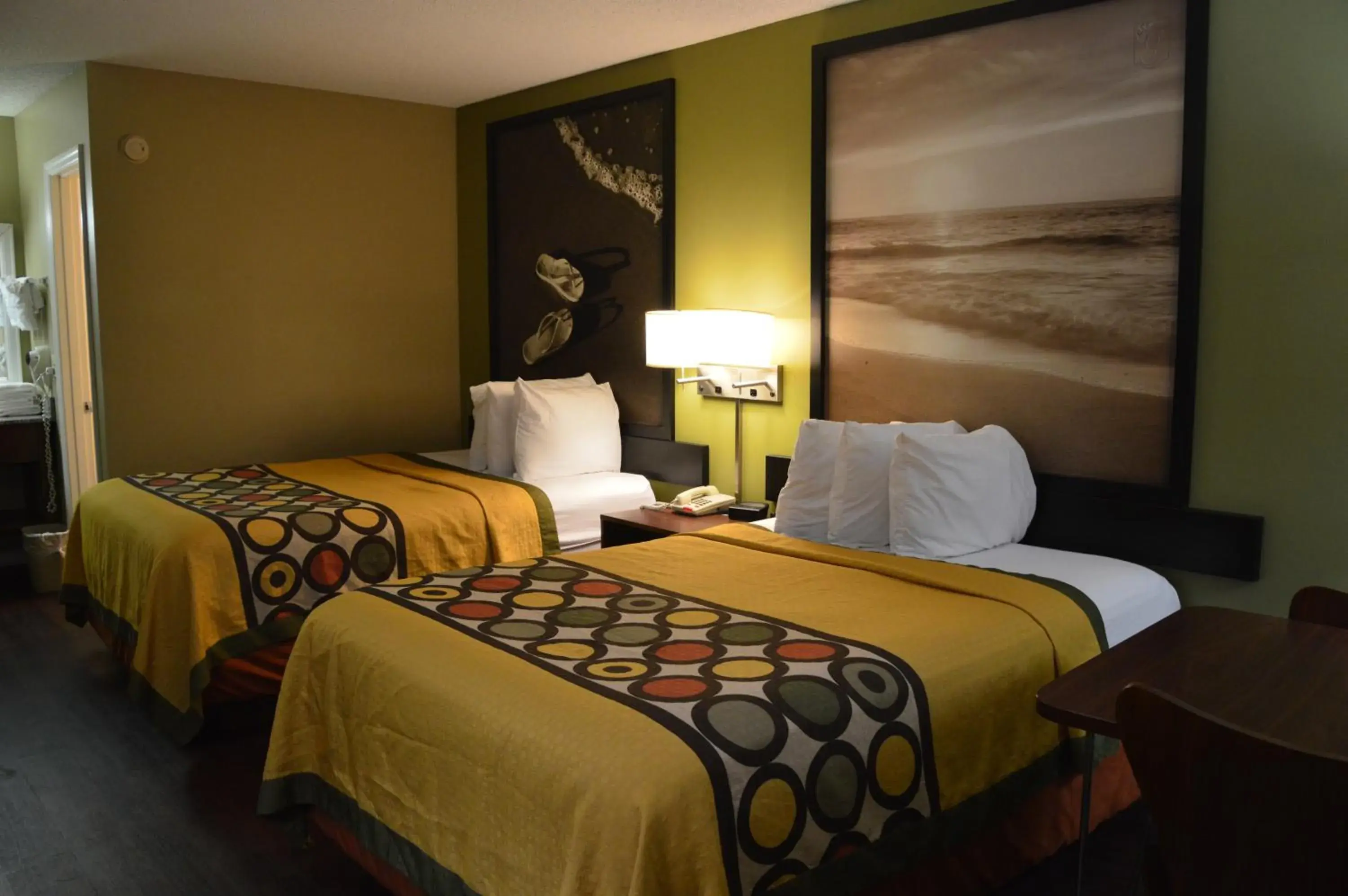 Bed in Super 8 by Wyndham Monticello Bed in Super 8 by Wyndham Monticello