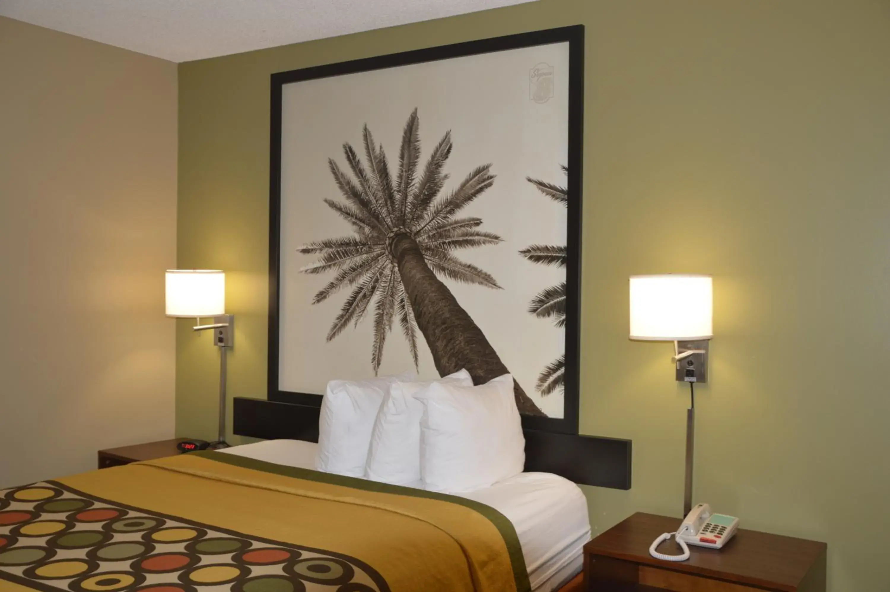 Bed in Super 8 by Wyndham Monticello Bed in Super 8 by Wyndham Monticello