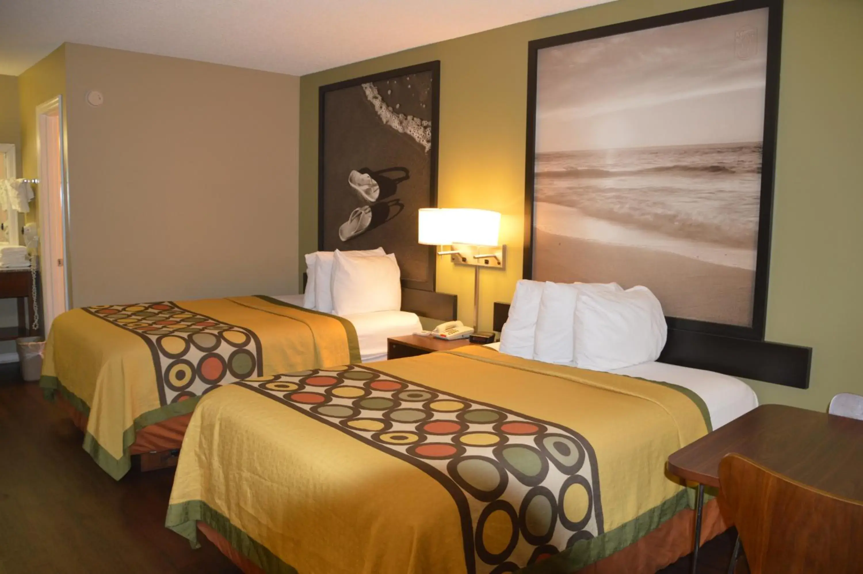 Bed in Super 8 by Wyndham Monticello Bed in Super 8 by Wyndham Monticello