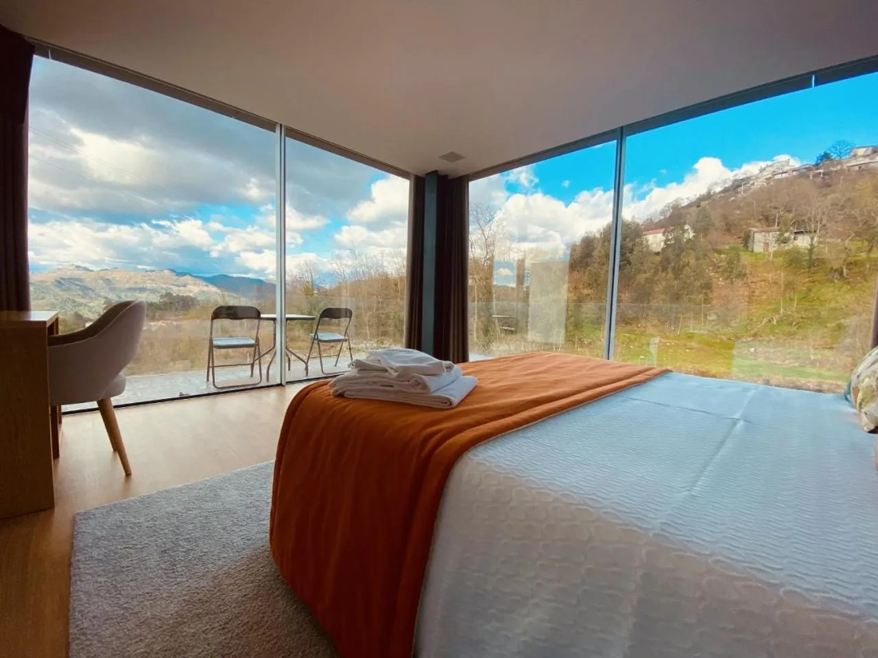 Bedroom, Bed in Oak Nature