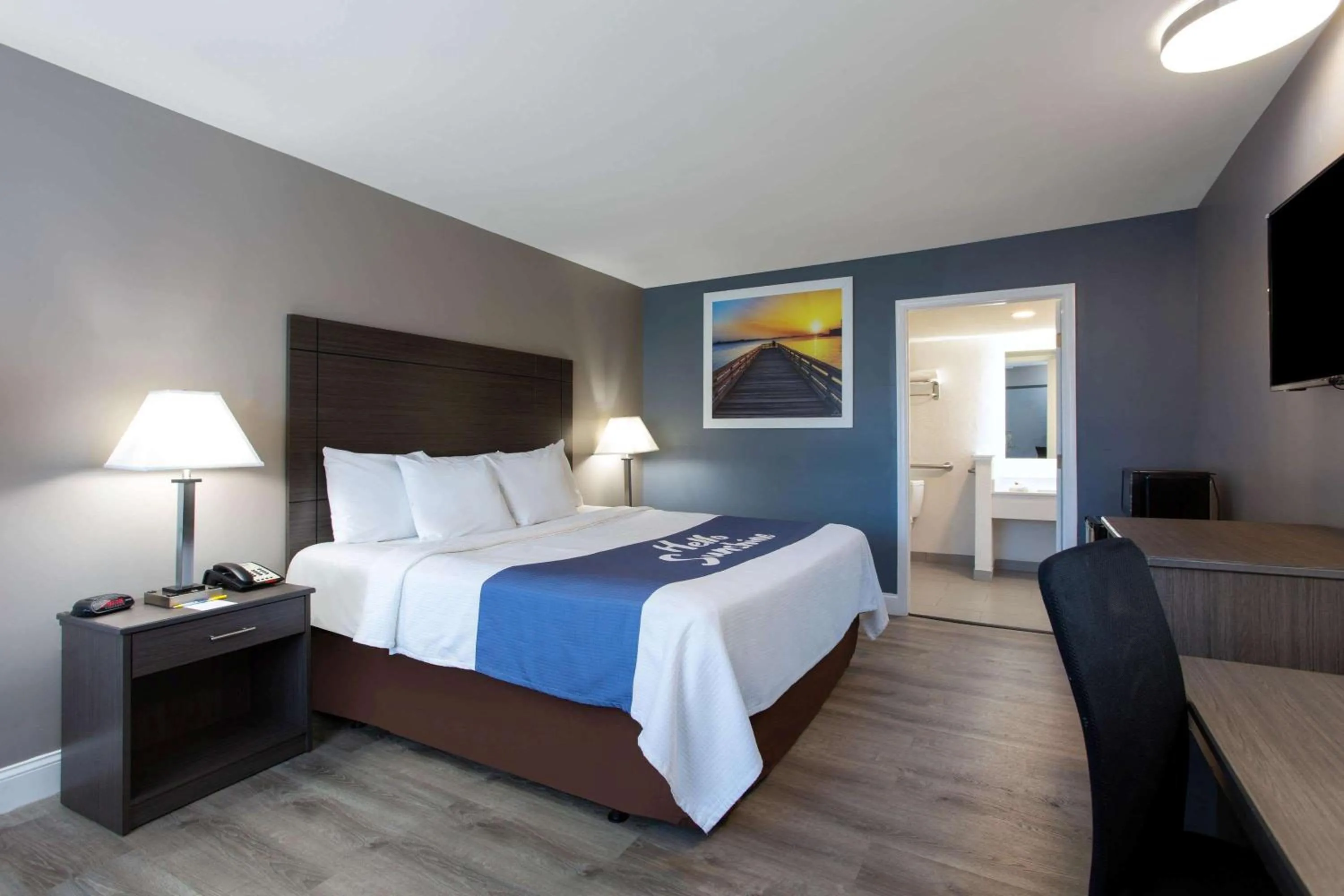 Photo of the whole room, Bed in Days Inn by Wyndham Chesapeake