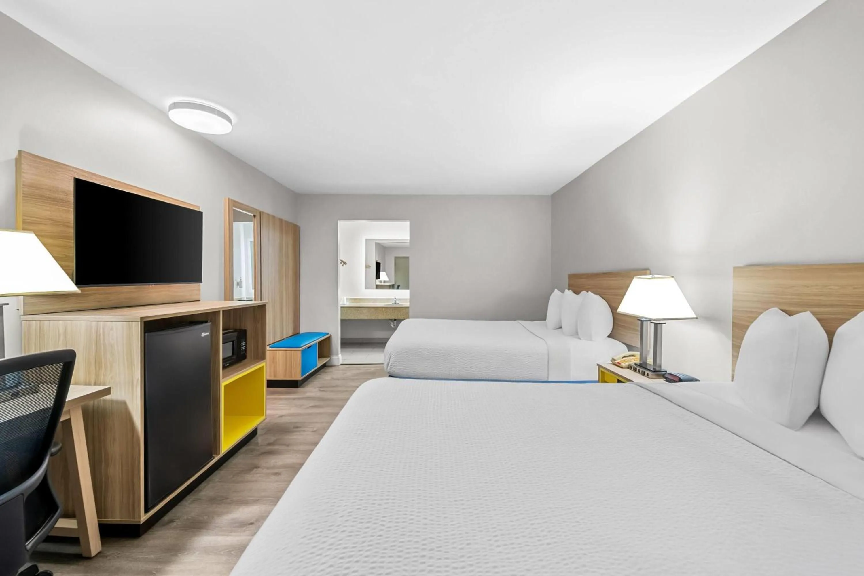 Bed in Days Inn by Wyndham Chesapeake