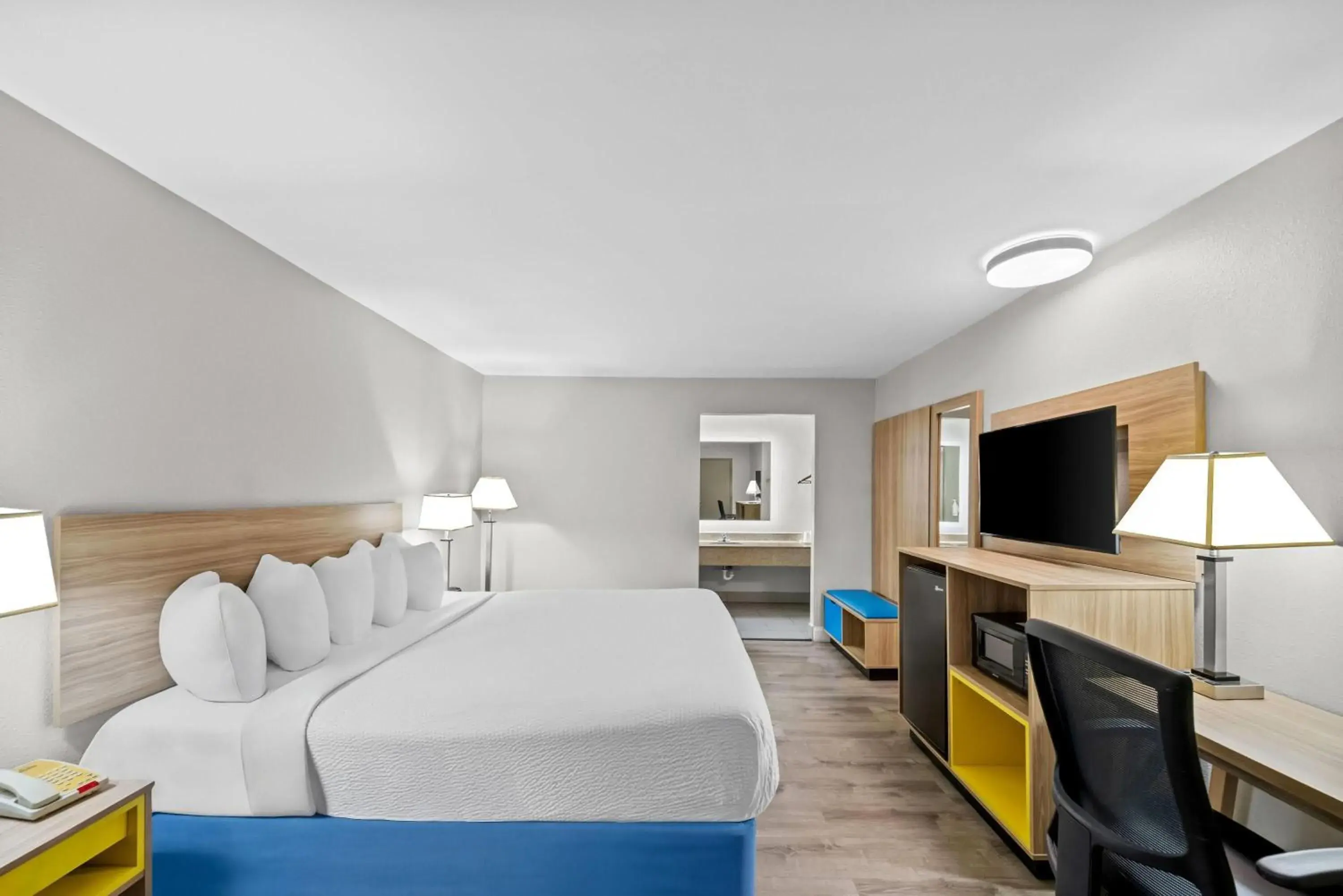 Bed in Days Inn by Wyndham Chesapeake Bed in Days Inn by Wyndham Chesapeake