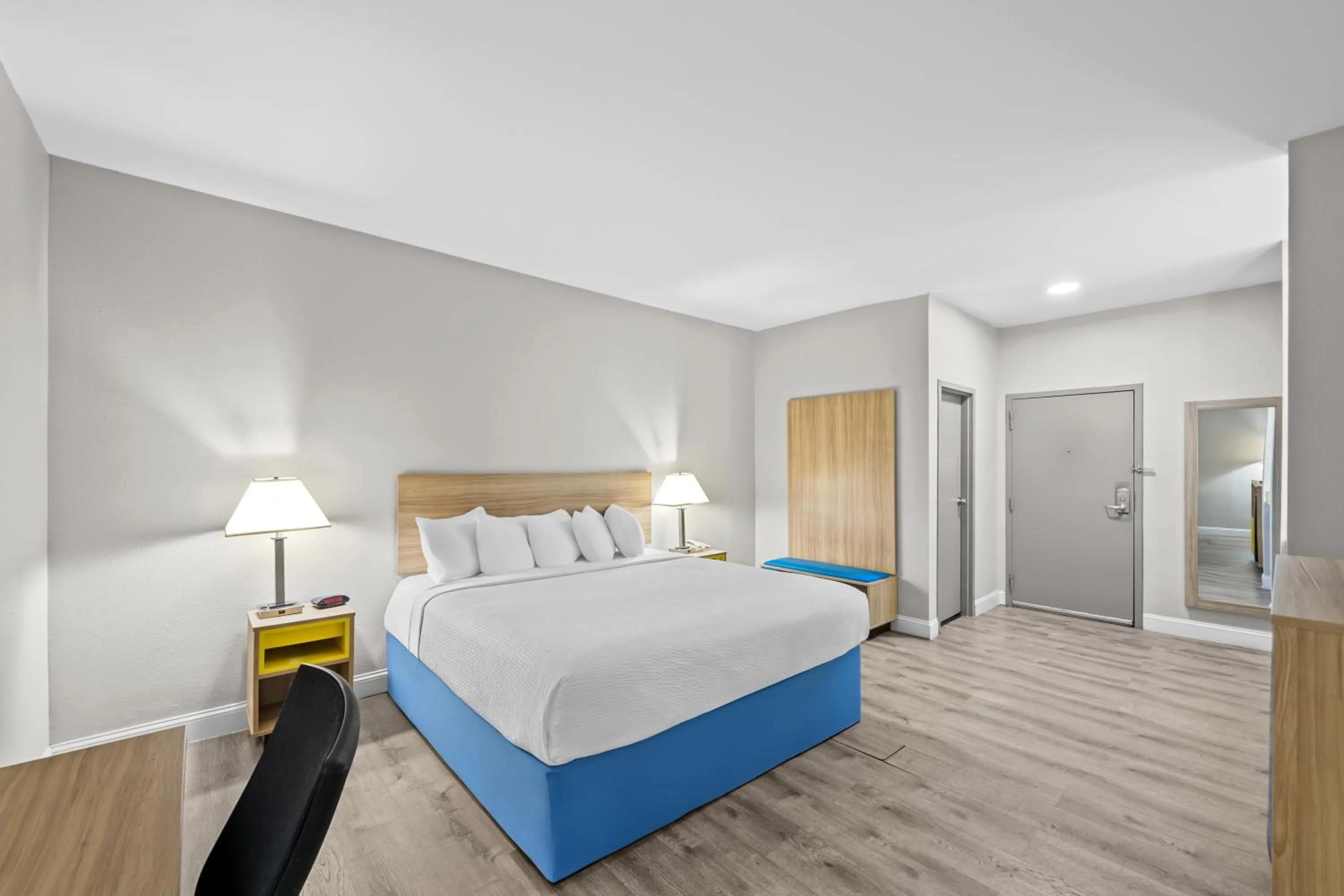 Bedroom, Bed in Days Inn by Wyndham Chesapeake