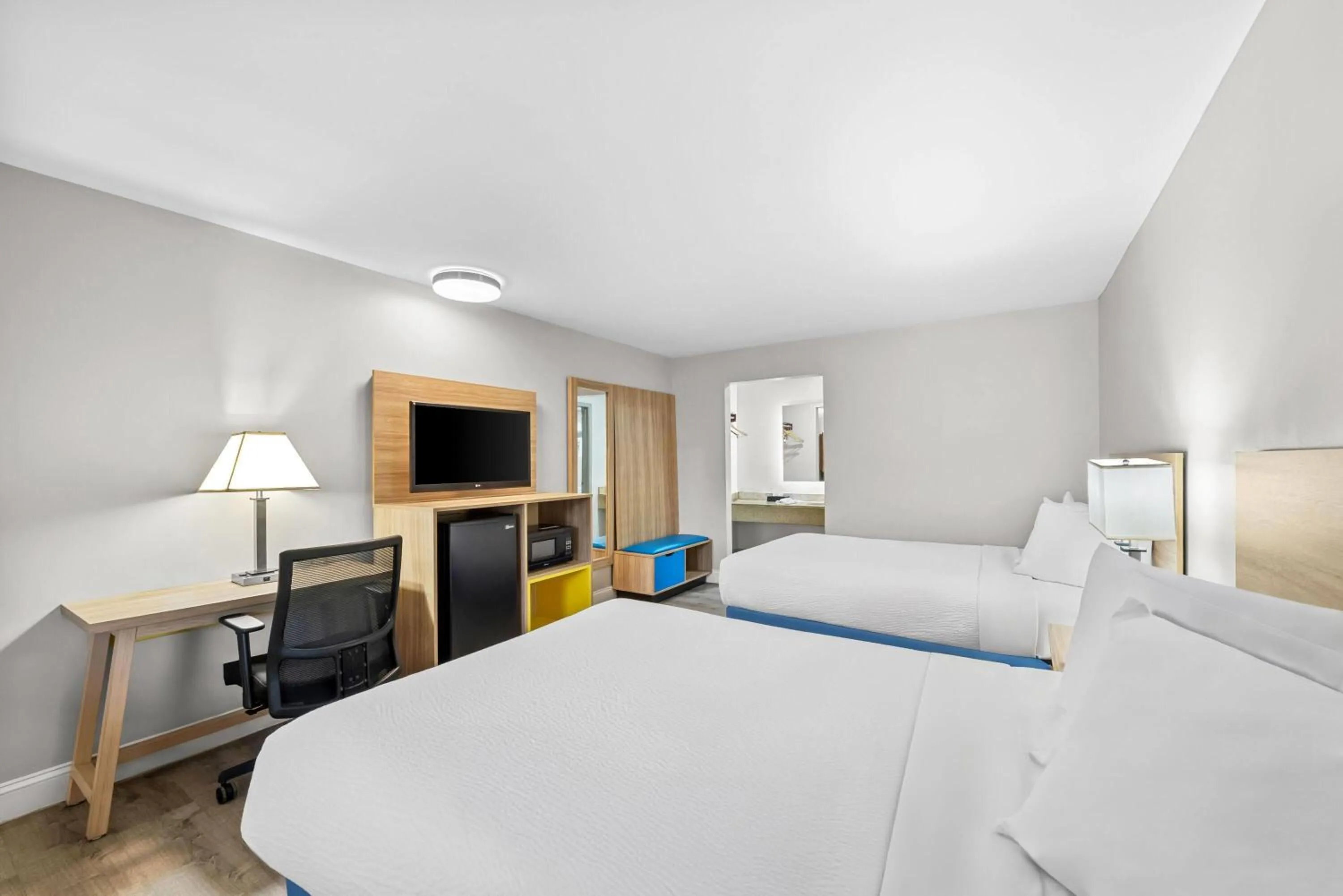 Bed in Days Inn by Wyndham Chesapeake