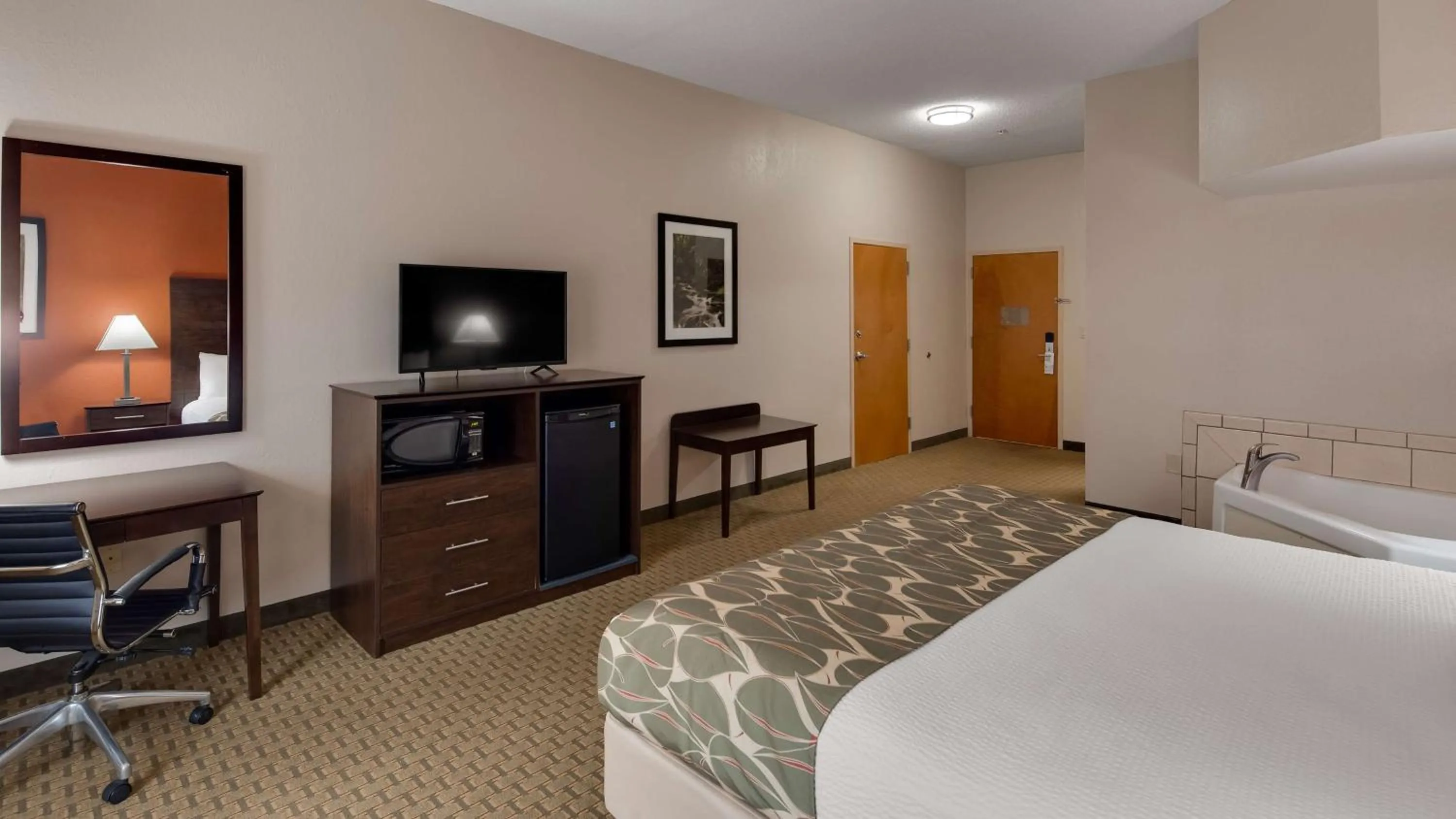 Photo of the whole room in Best Western Executive Inn - Latta