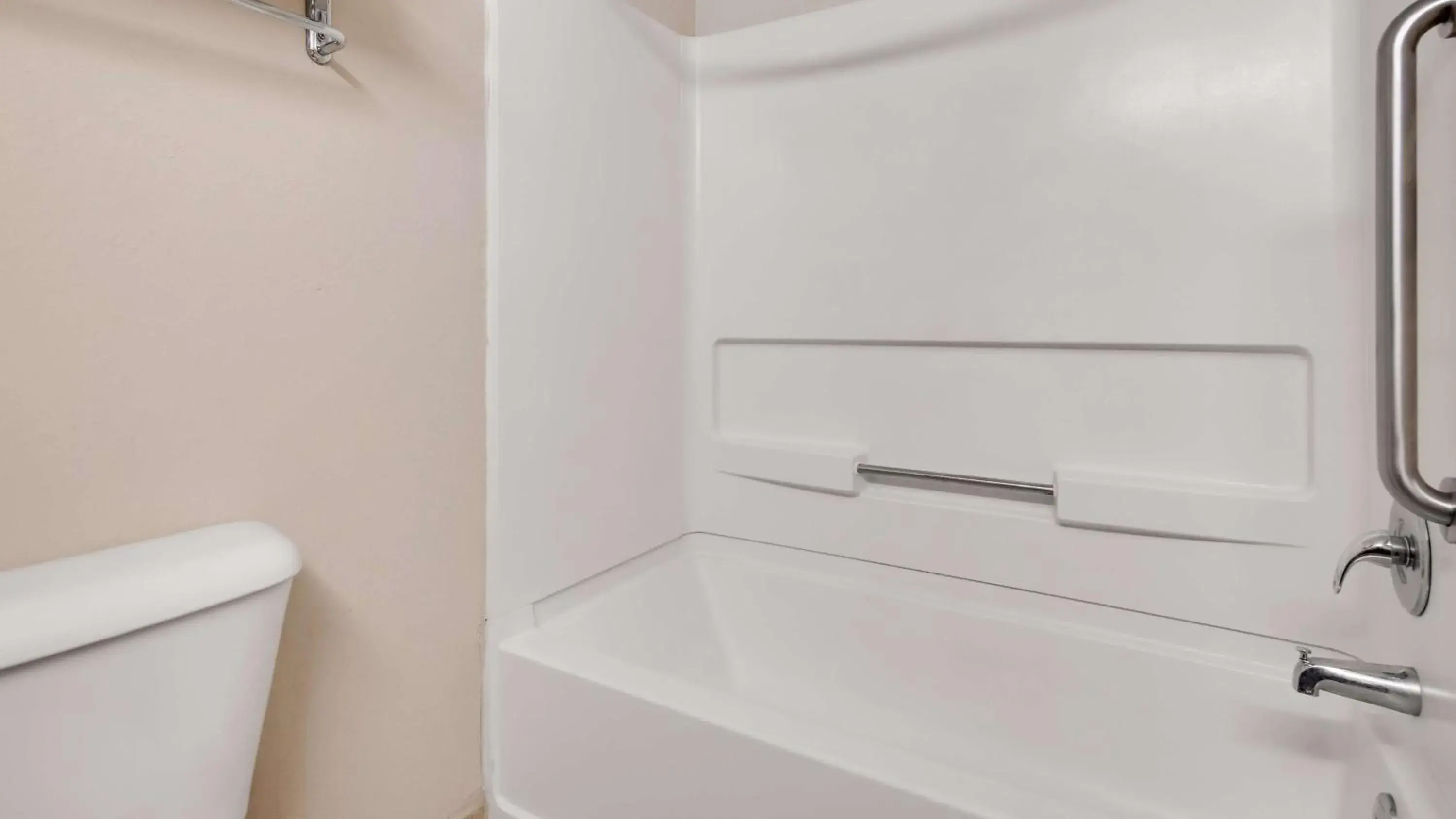 Bathroom in Best Western Executive Inn - Latta Bathroom in Best Western Executive Inn - Latta