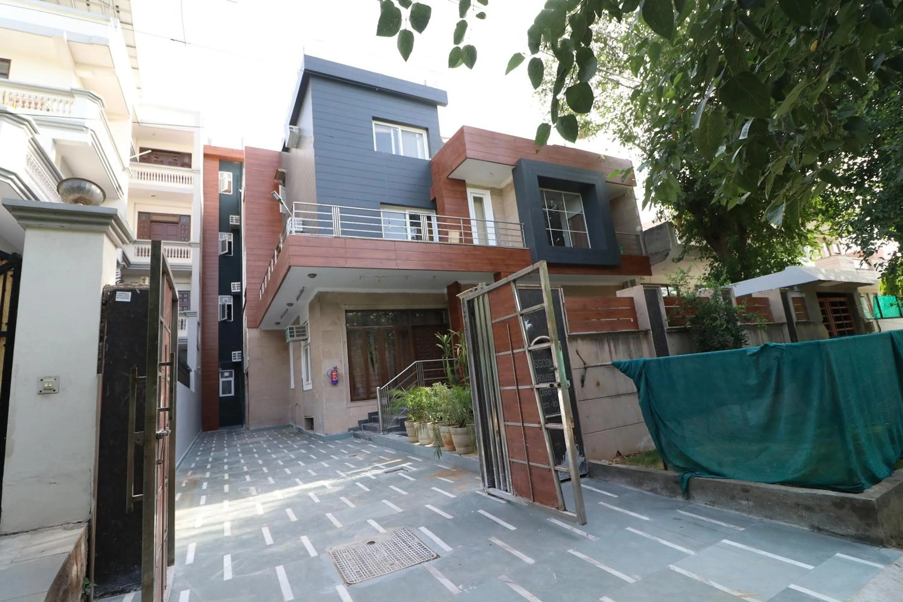 Super Capital O Esscon House Near Payal Cinema